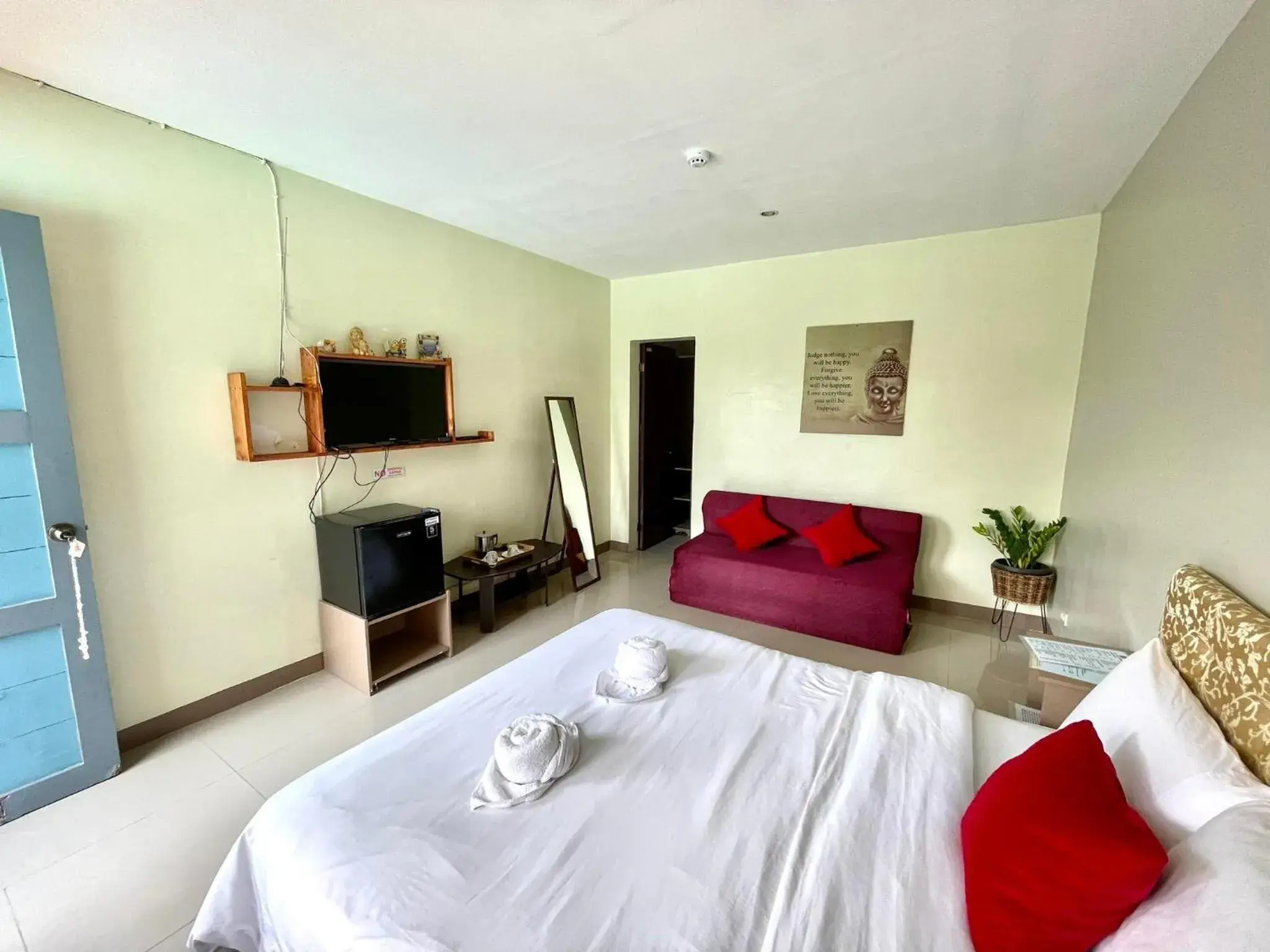 Deluxe Queen Room in Little Rock Cebu Deluxe Queen Room in Little Rock Cebu