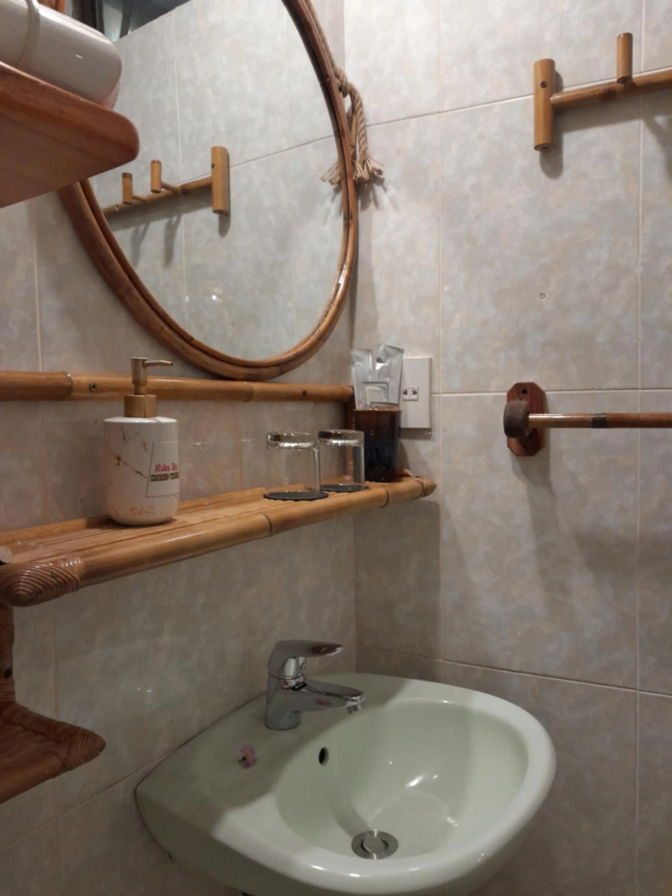 Shower in Tâm Homestay