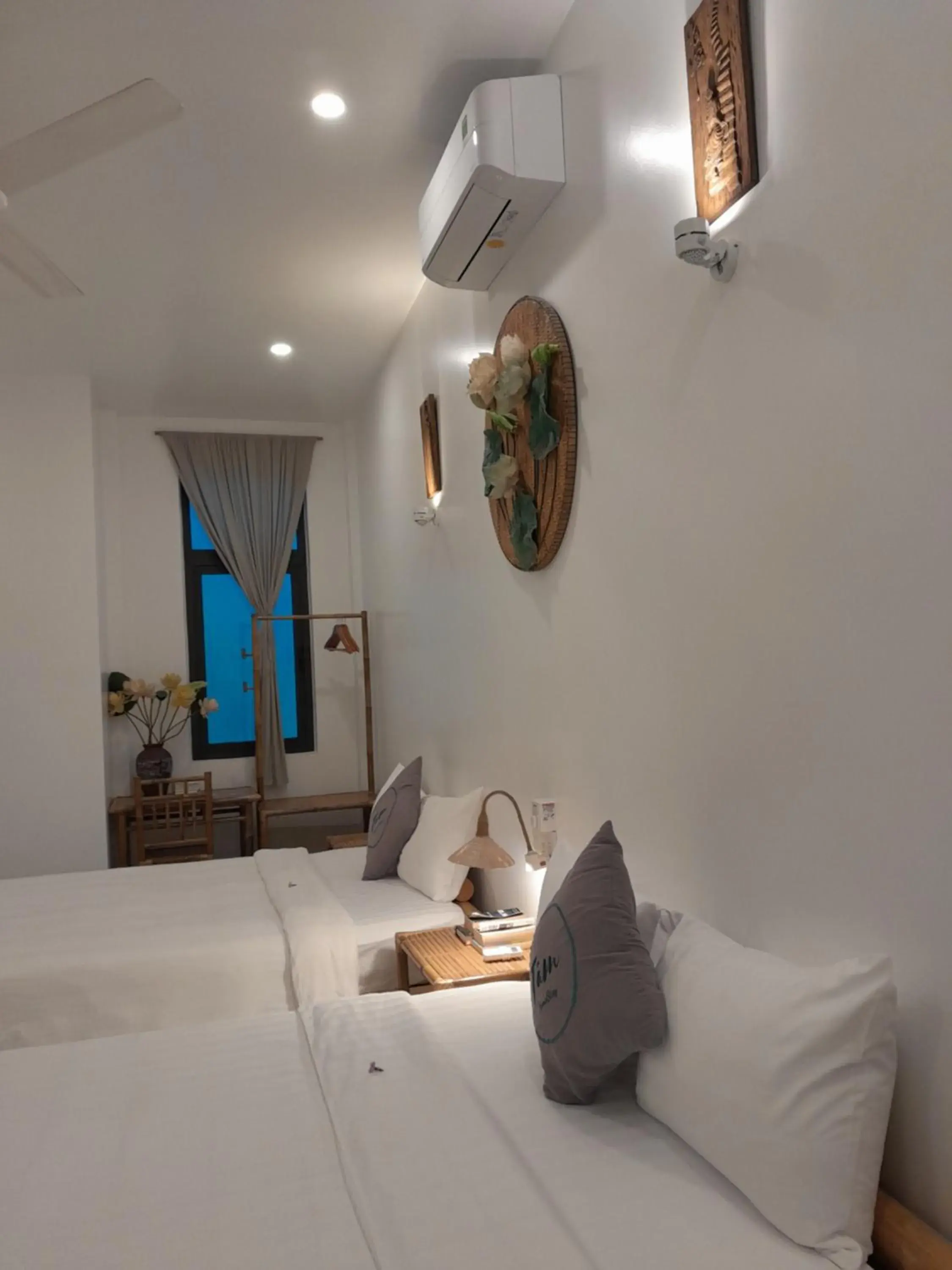 Quadruple Room with Balcony in Tâm Homestay Quadruple Room with Balcony in Tâm Homestay