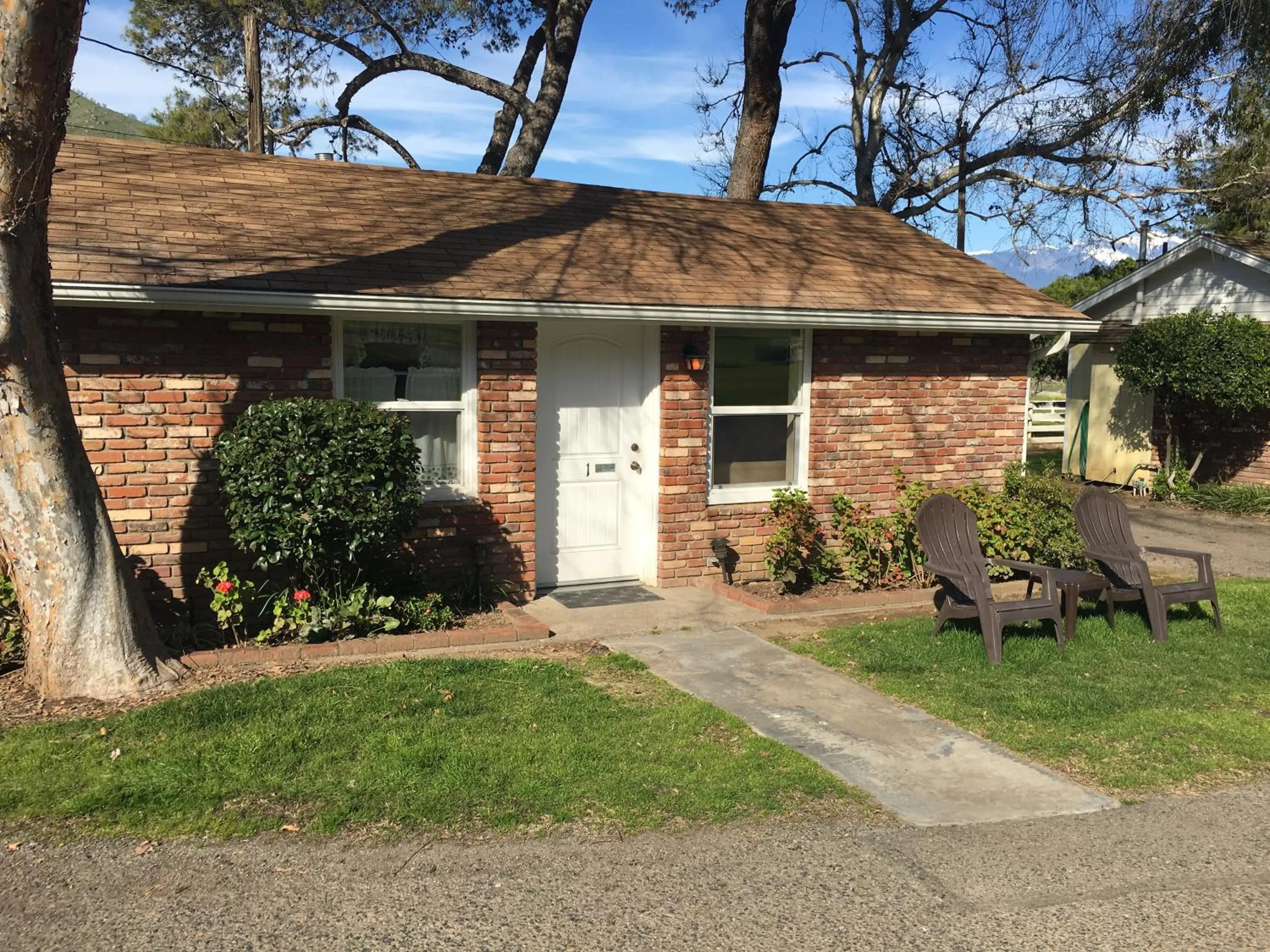 Property building in Lazy J Ranch Motel