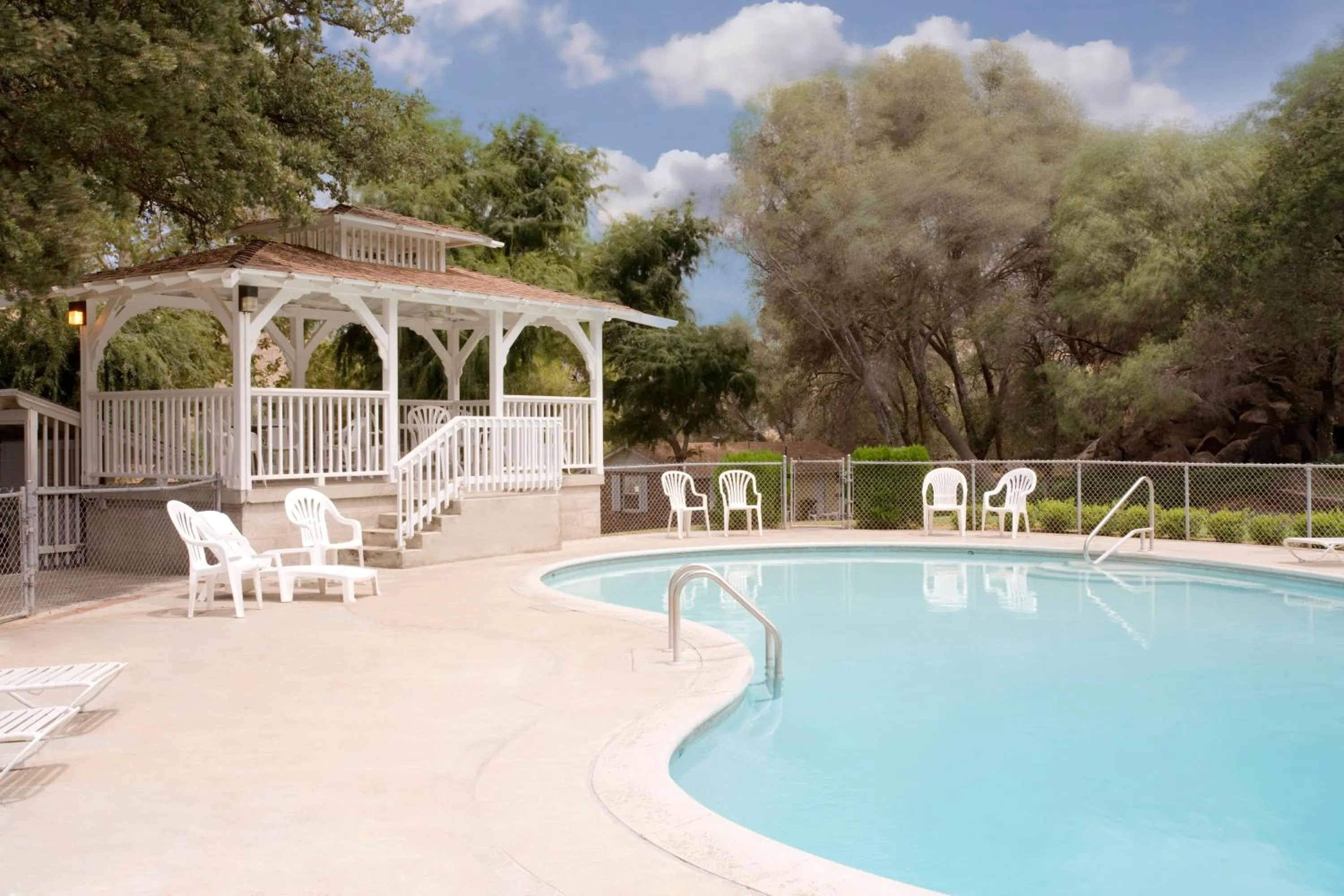 Swimming pool in Lazy J Ranch Motel
