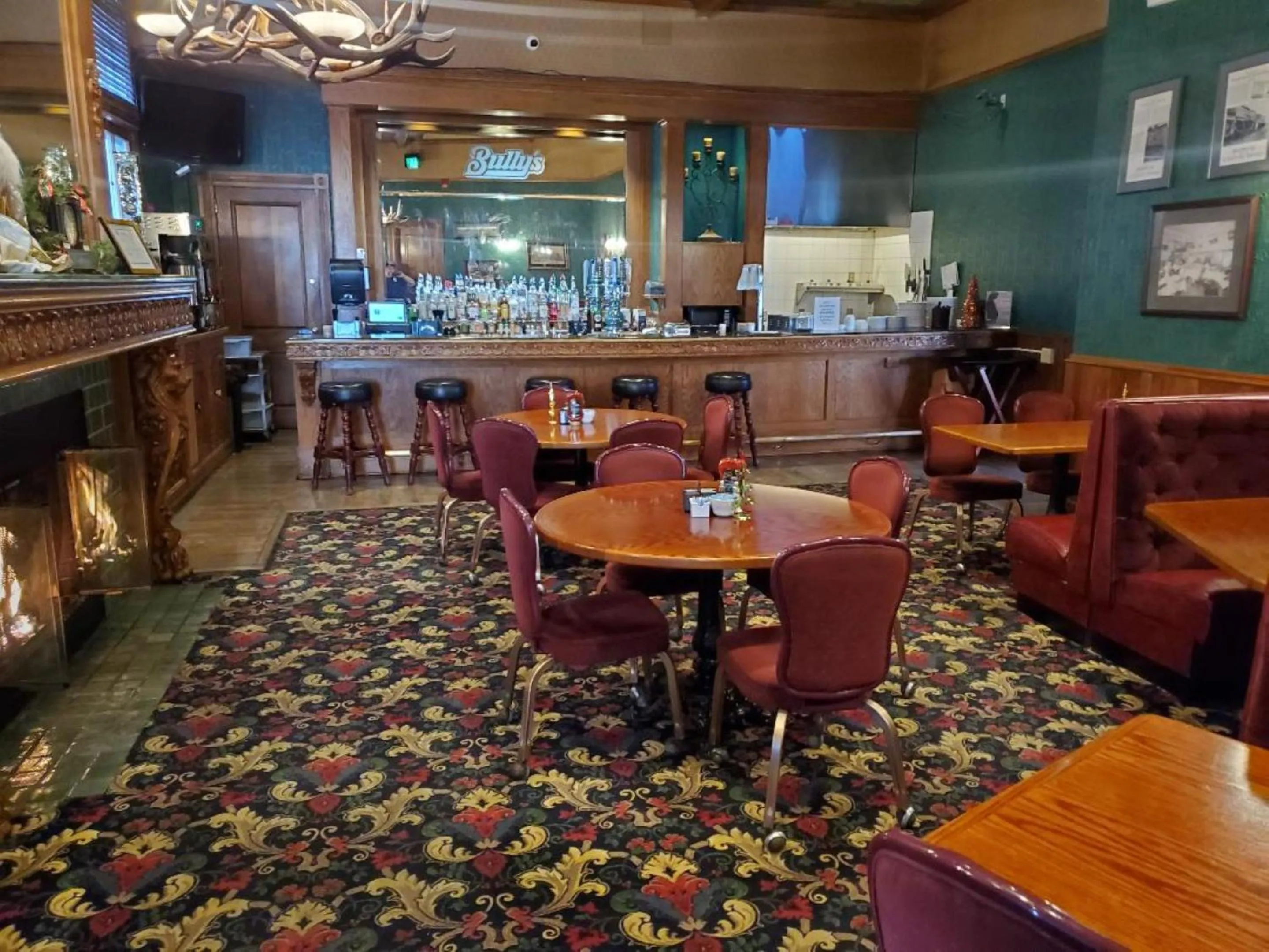Restaurant/places to eat in Historic Bullock Hotel
