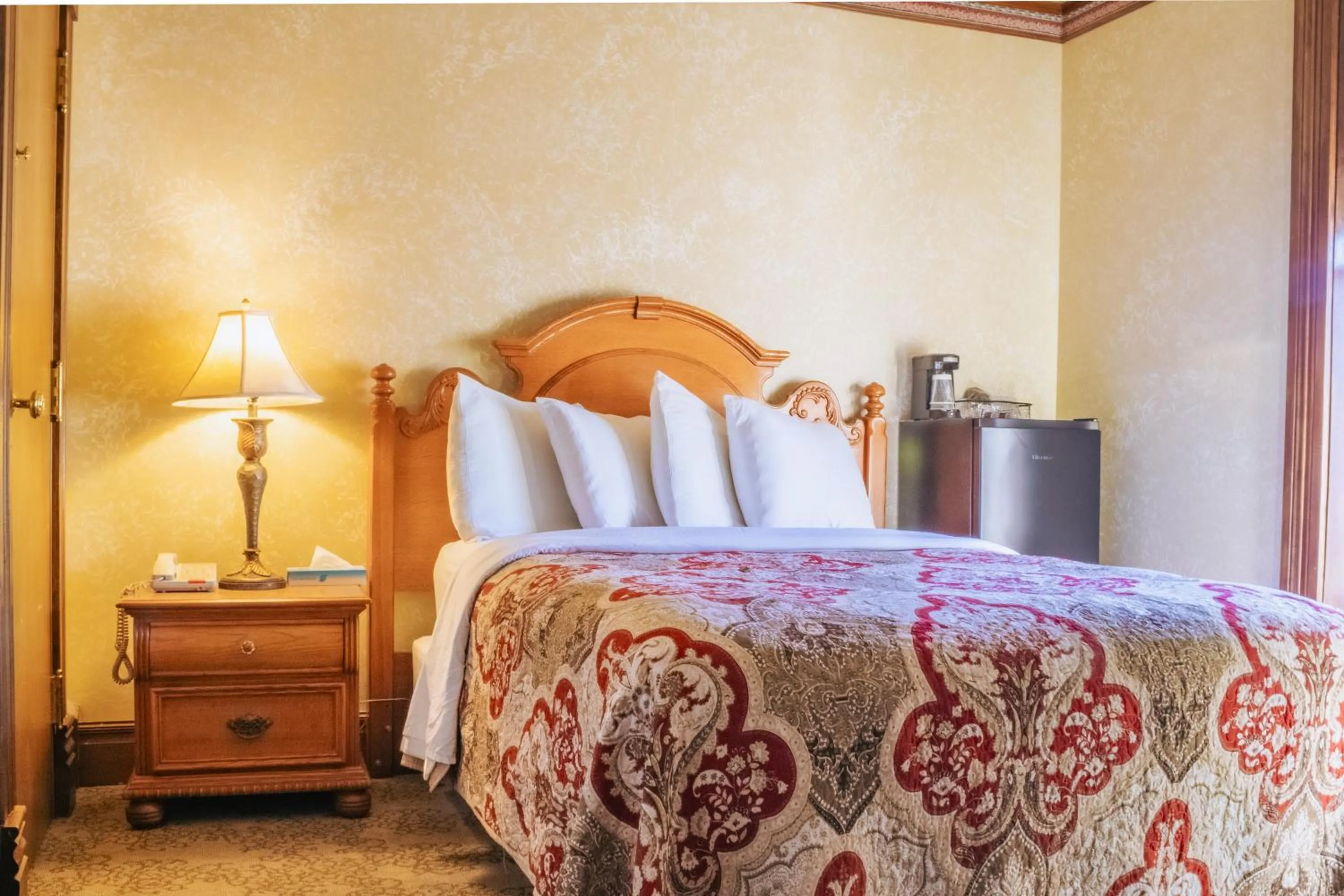 Bedroom, Bed in Historic Bullock Hotel