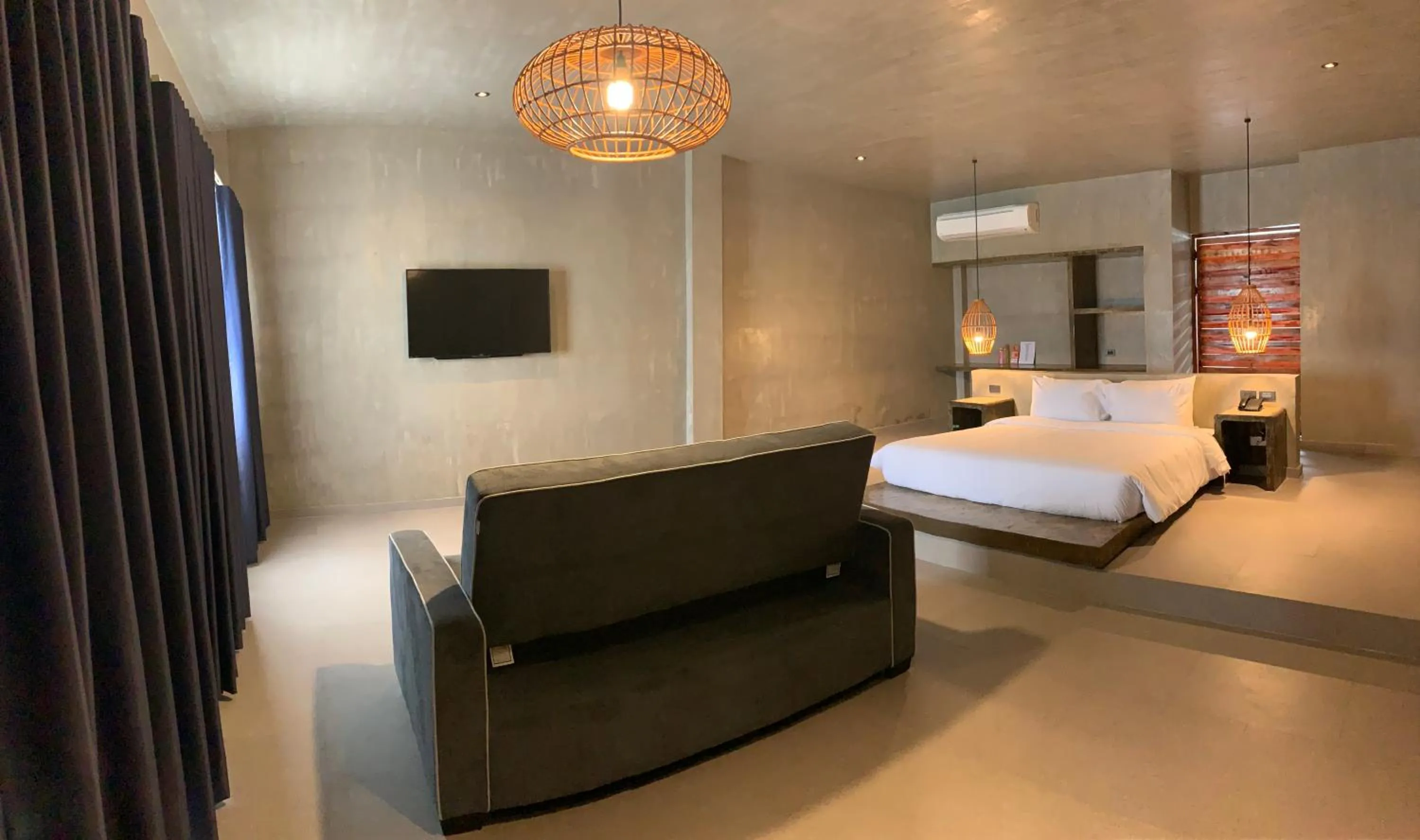 Photo of the whole room, Bed in Cebu R Resort Tabuelan