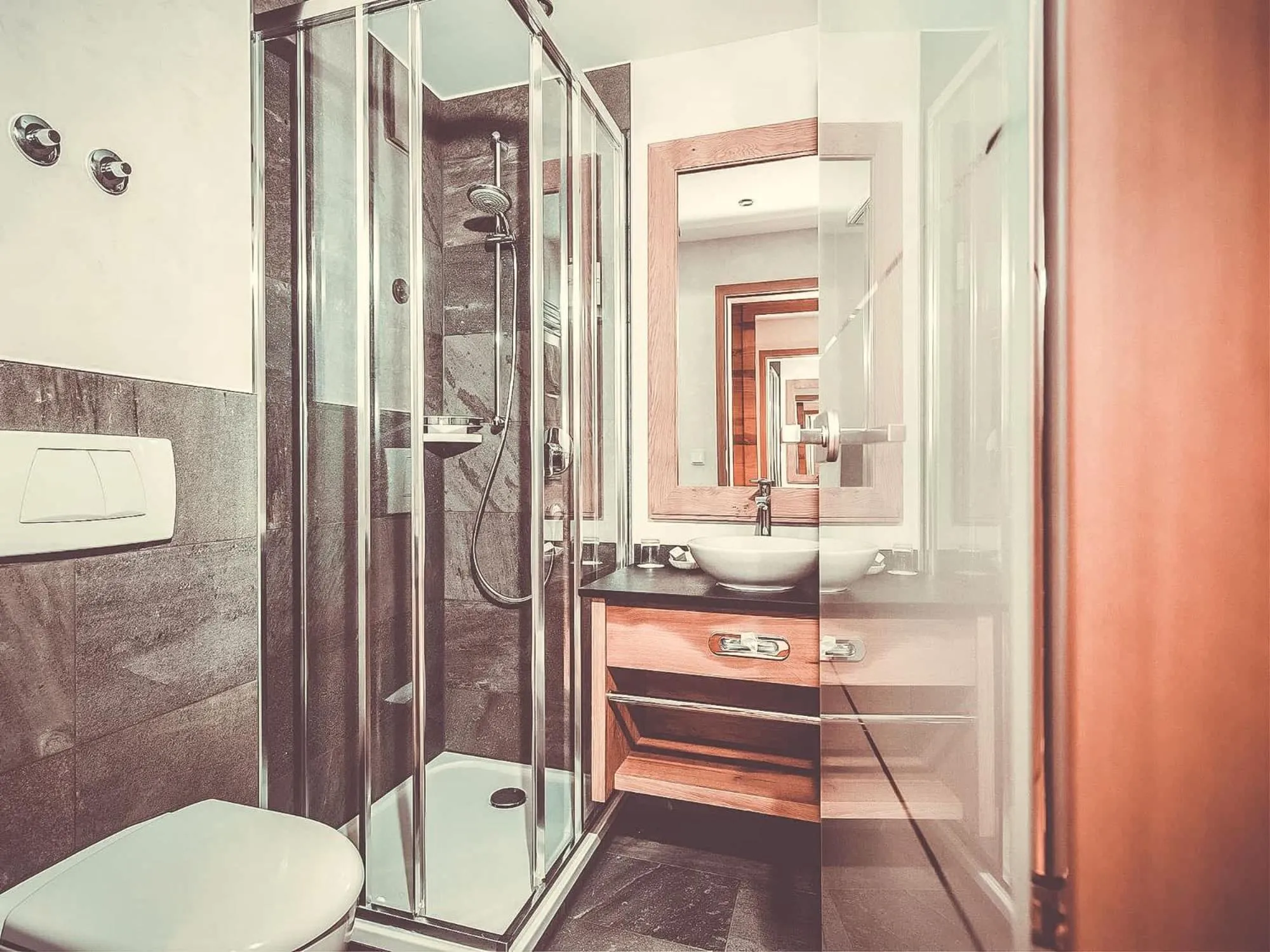 Shower in Hotel Alpenkönig