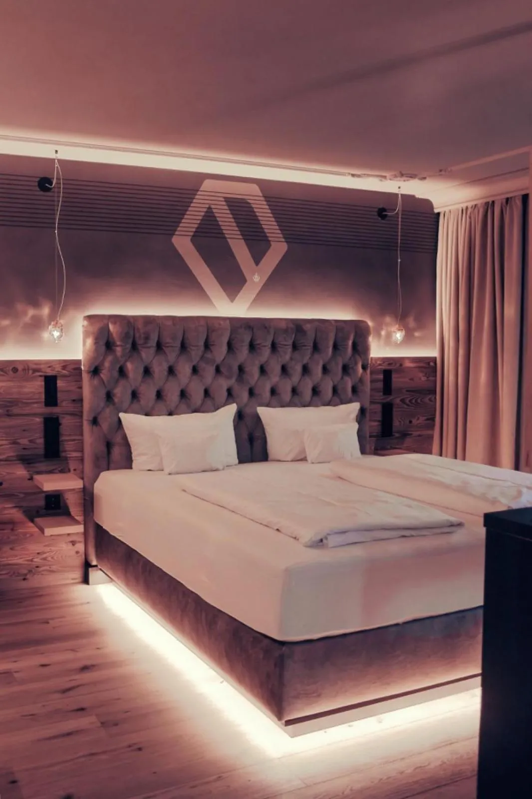 Bed in Hotel Alpenkönig