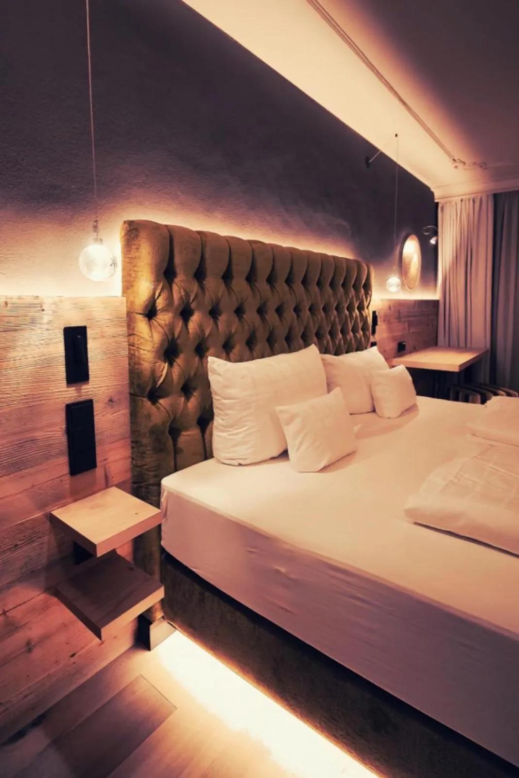 Bed in Hotel Alpenkönig