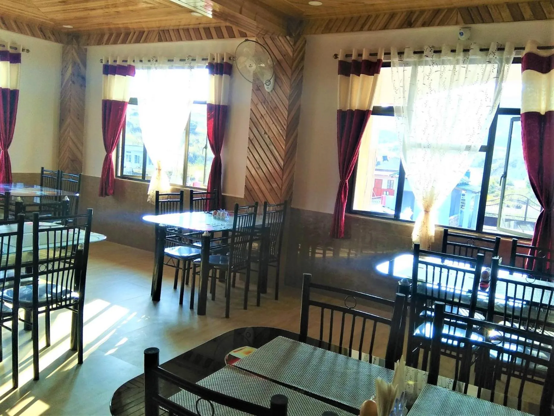 Restaurant/places to eat in Sulawado Resort