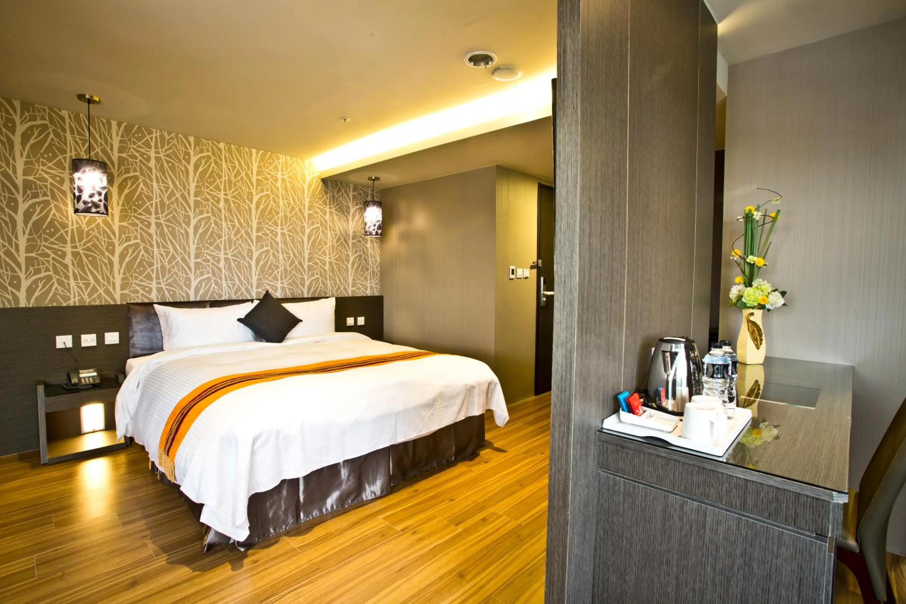 Photo of the whole room, Bed in Fine Hotel