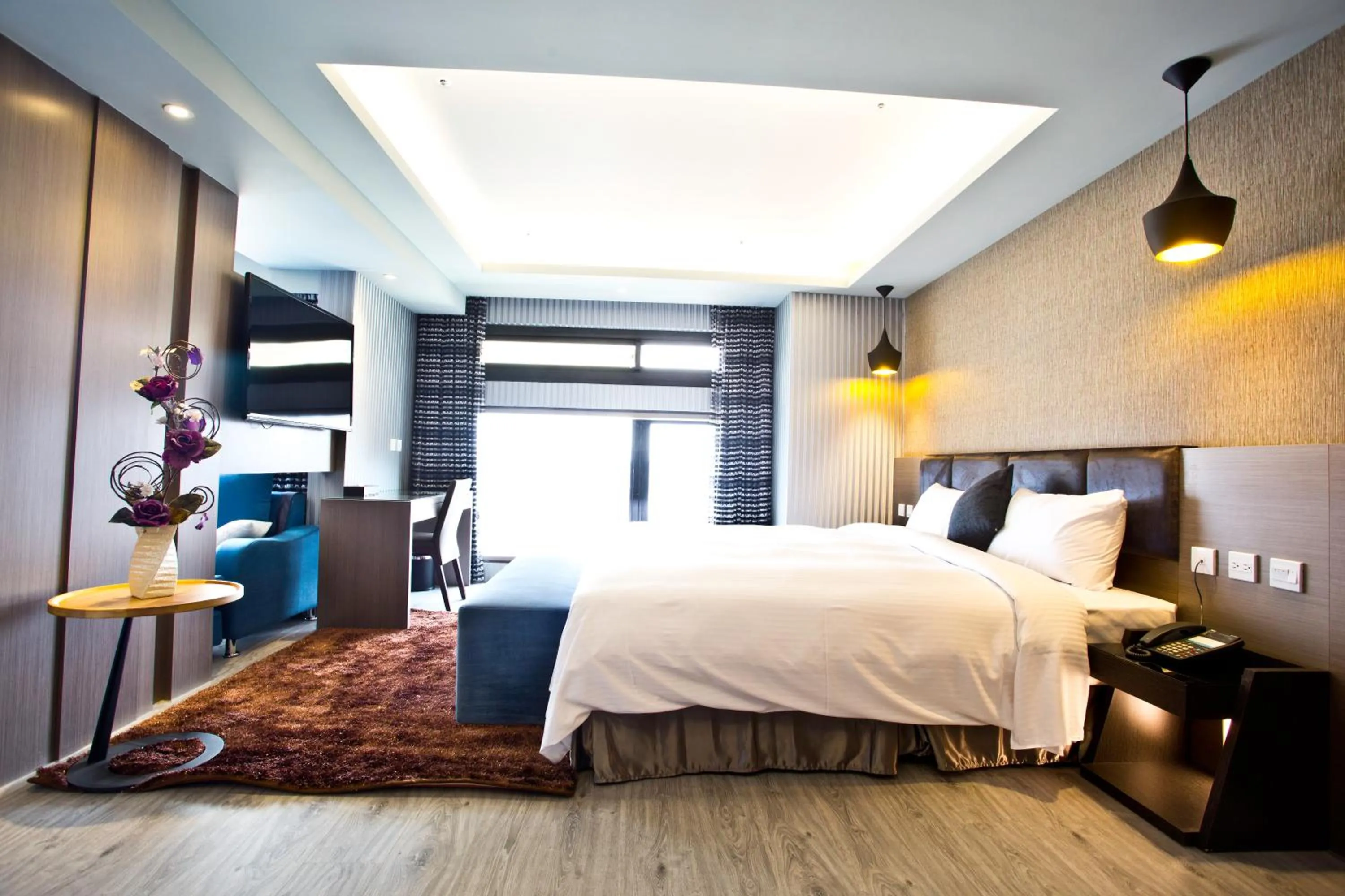 Photo of the whole room, Bed in Fine Hotel