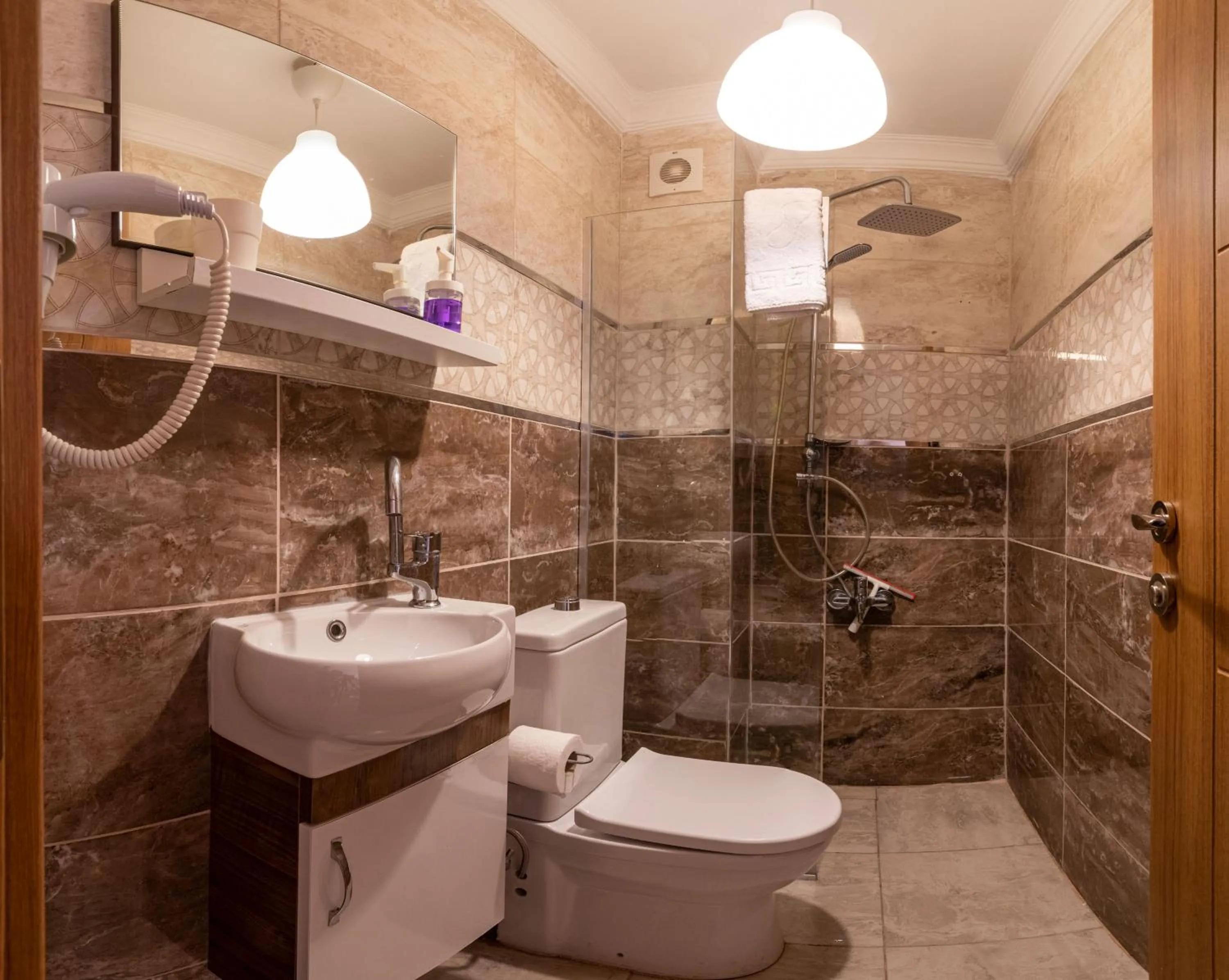 Bathroom in La bella hotel