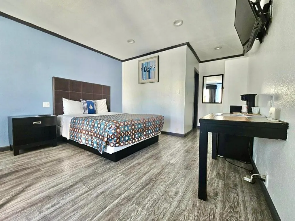 Bed in Guest Harbor Inn- Port Of Los Angeles San Pedro