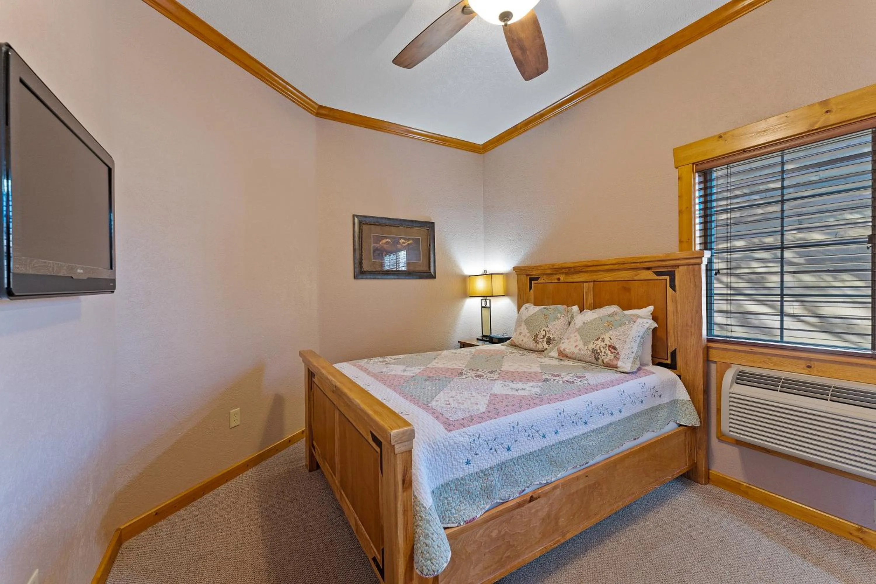 Bedroom, Bed in Desert Rose Resort & Cabins