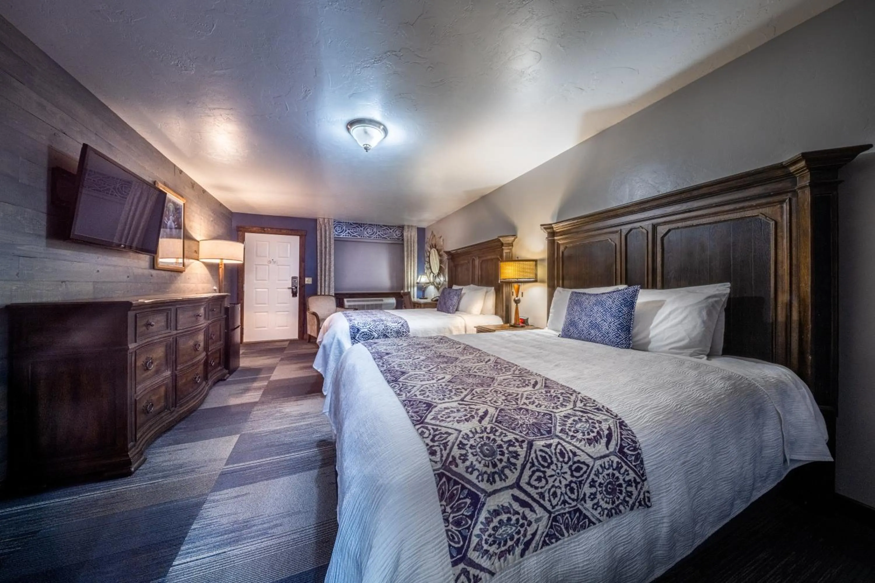 Bedroom, Bed in Desert Rose Resort & Cabins