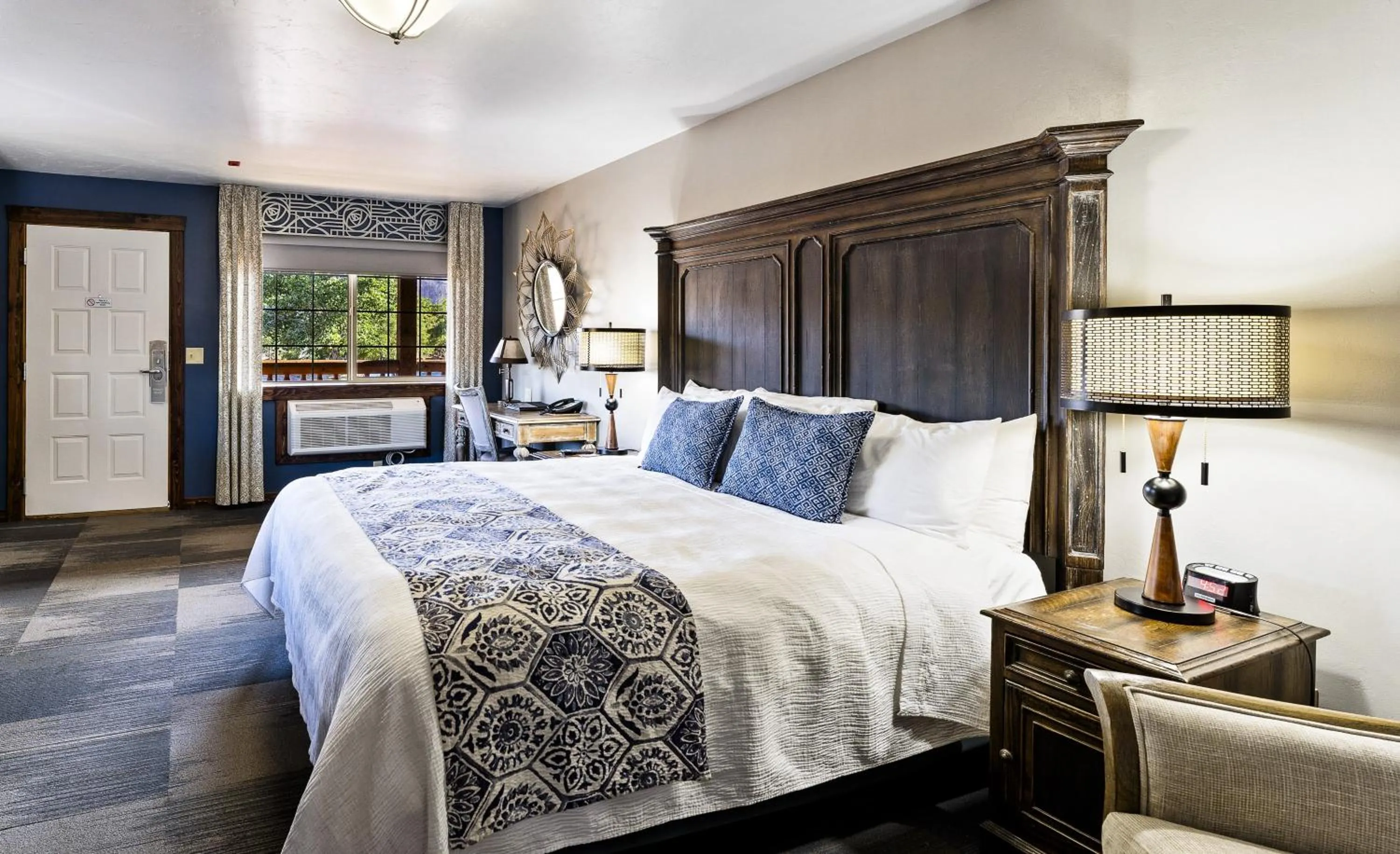 Bed in Desert Rose Resort & Cabins