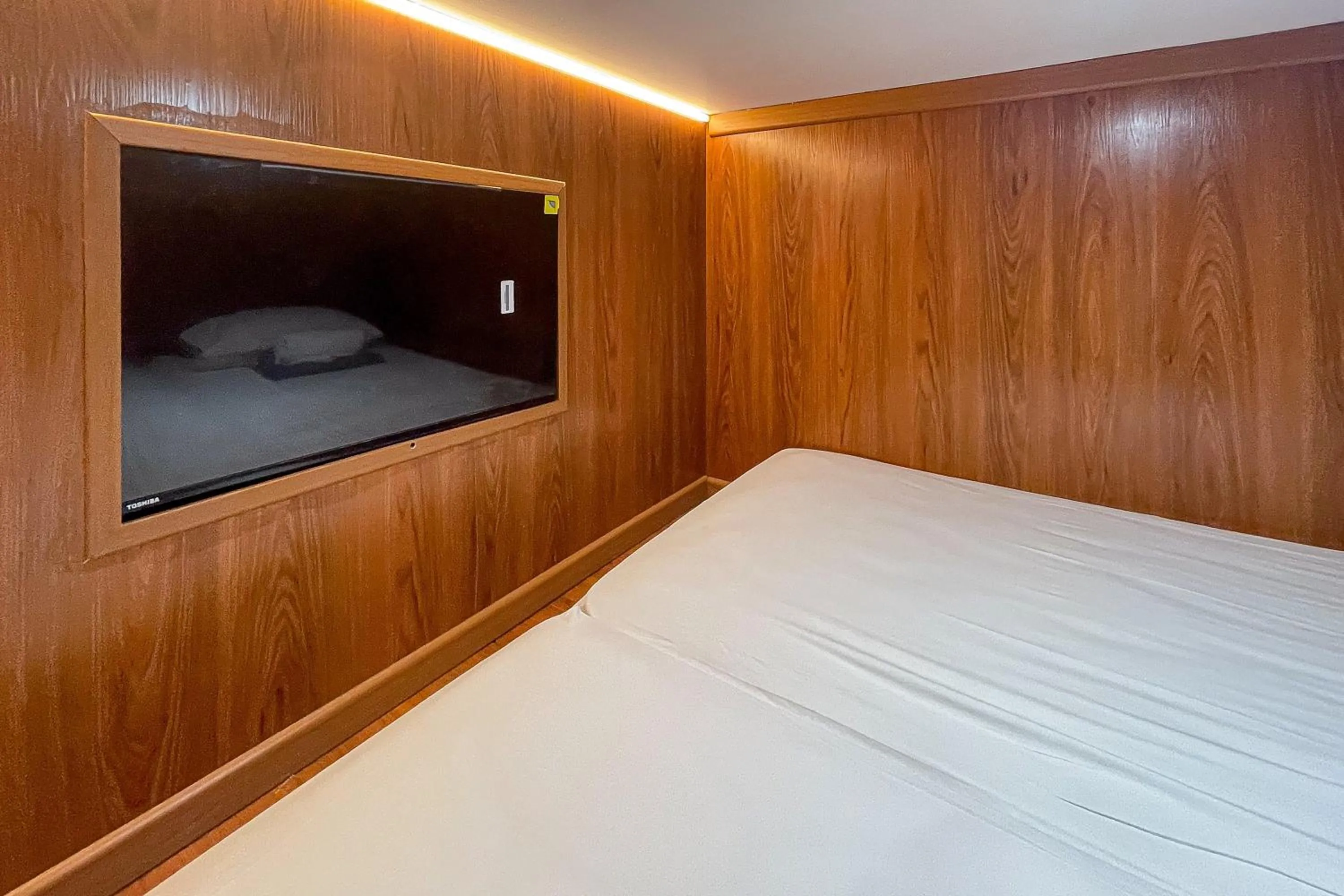 Bedroom, Bed in RedDoorz Hotel Capsule at Batu Tulis