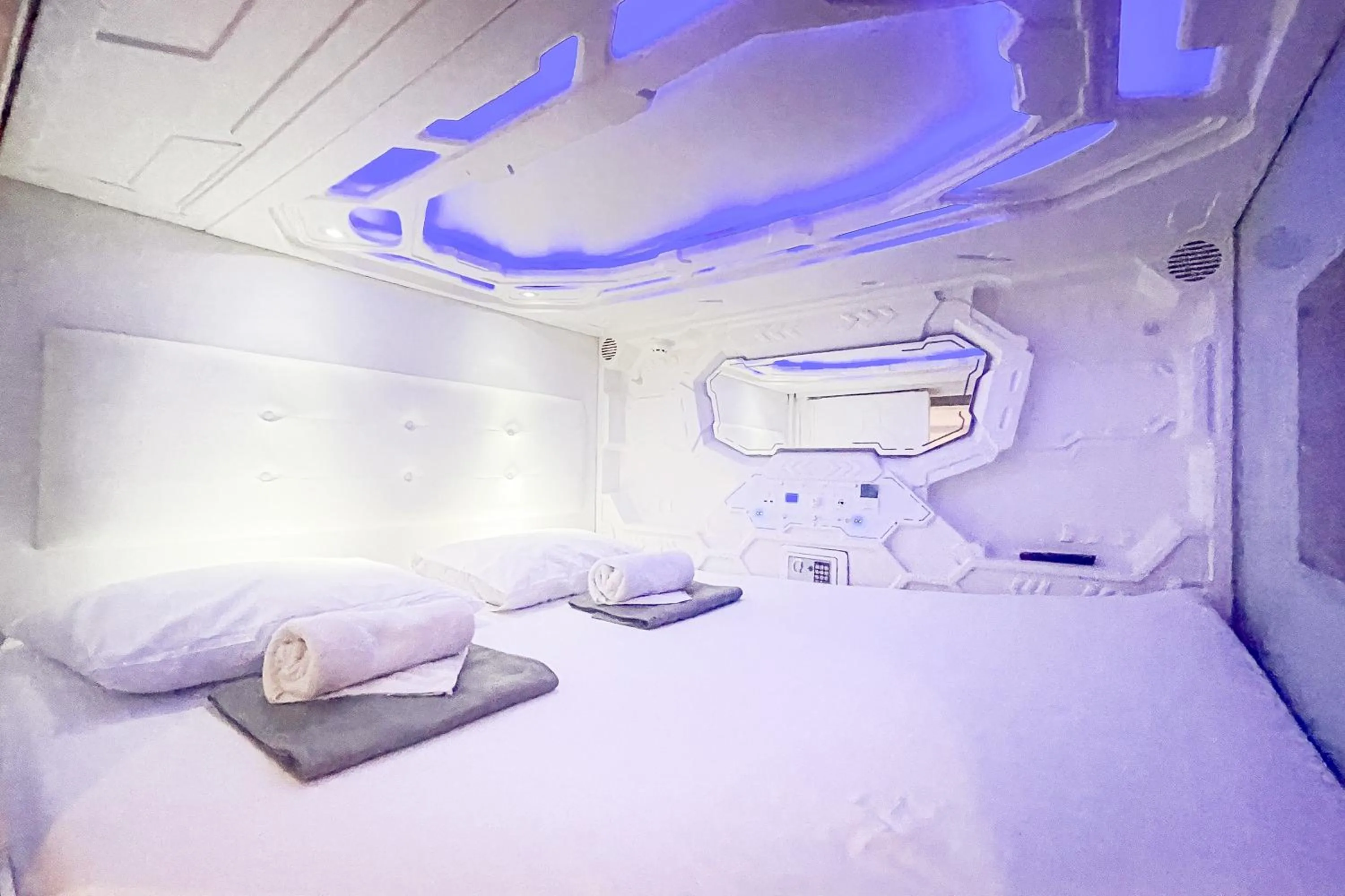 Bedroom, Bed in RedDoorz Hotel Capsule at Batu Tulis