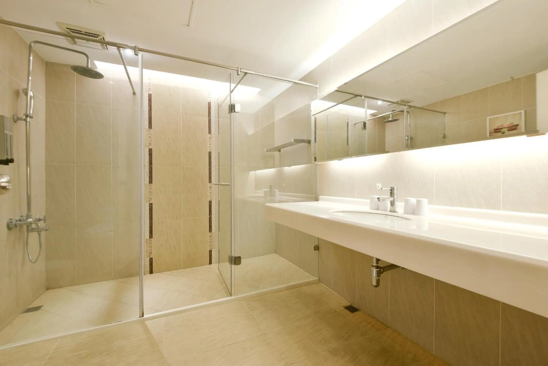 Bathroom in Hotel Champs Elysées