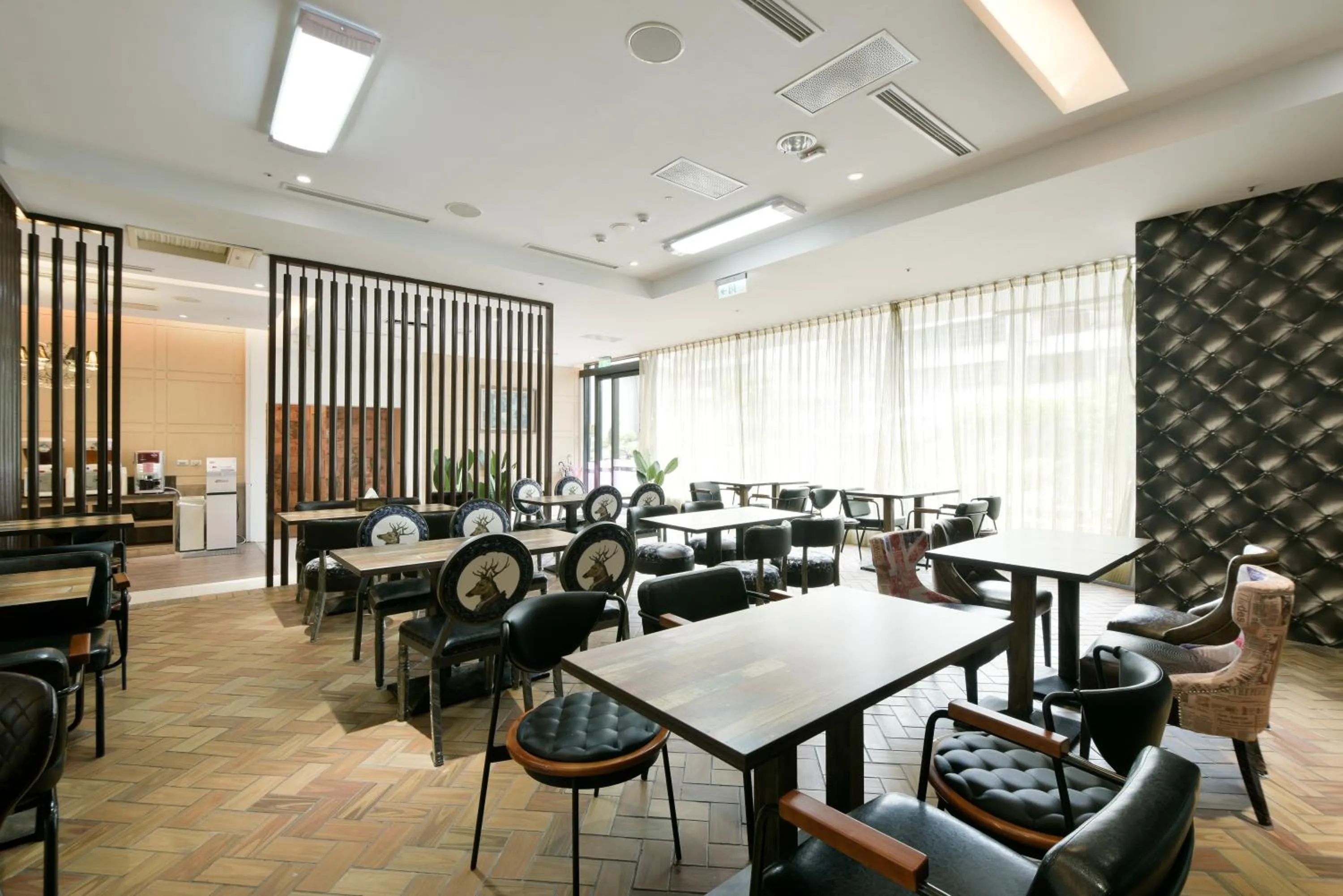 Lounge or bar in Hotel Champs Elysées