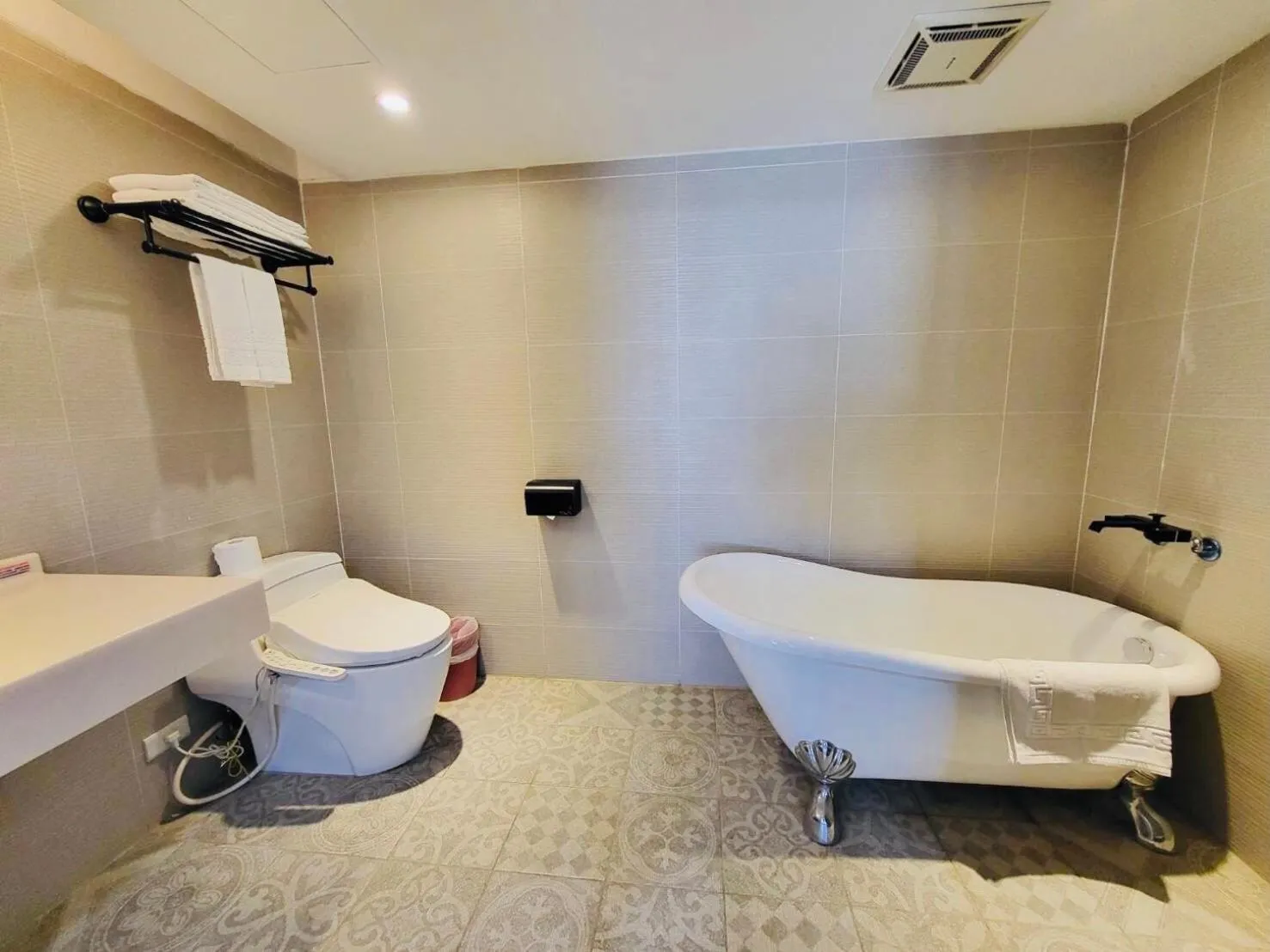 Bath in Hotel Champs Elysées