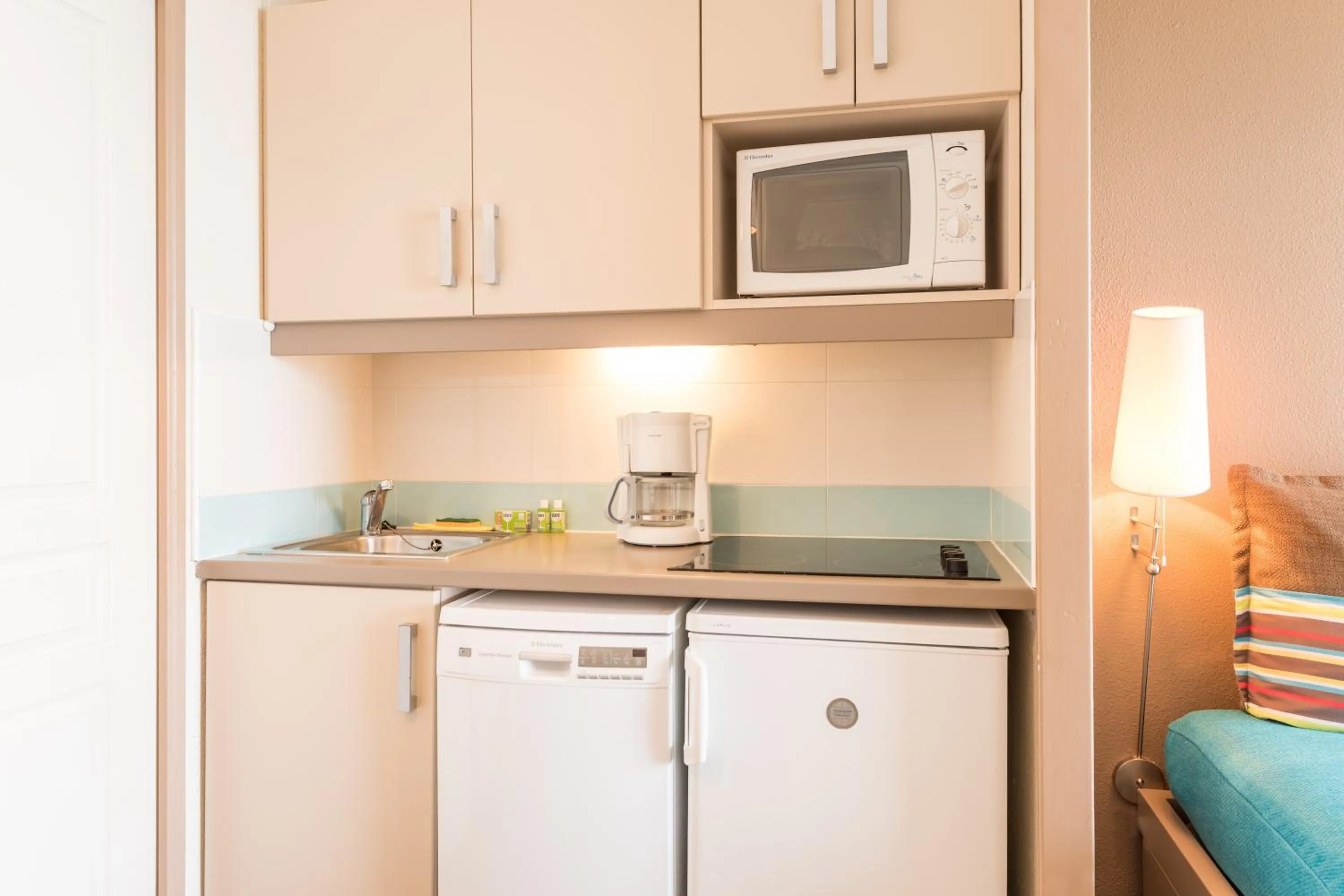 Kitchen or kitchenette in Résidence Pierre & Vacances Cannes Verrerie