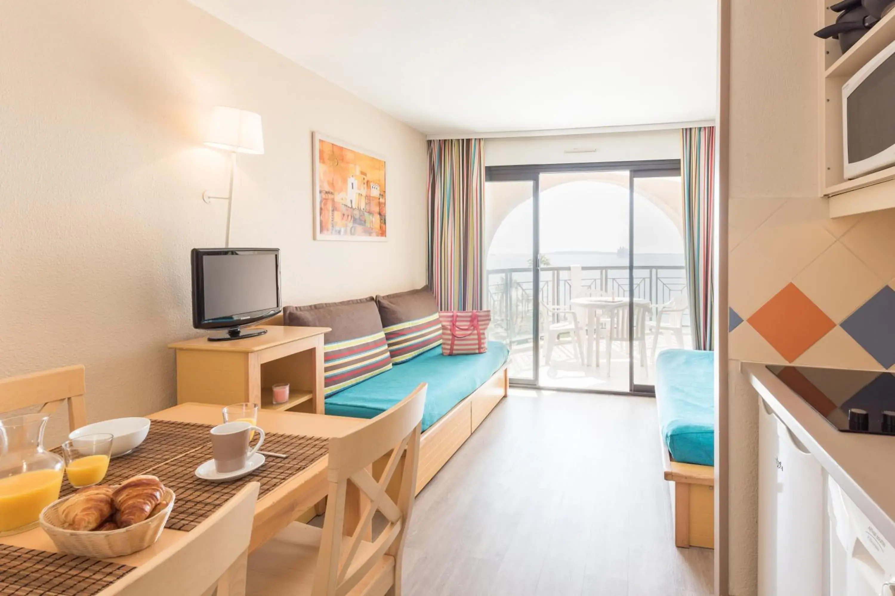 One-Bedroom Apartment with Terrace or Balcony (5 People) in Résidence Pierre & Vacances Cannes Verrerie One-Bedroom Apartment with Terrace or Balcony (5 People) in Résidence Pierre & Vacances Cannes Verrerie