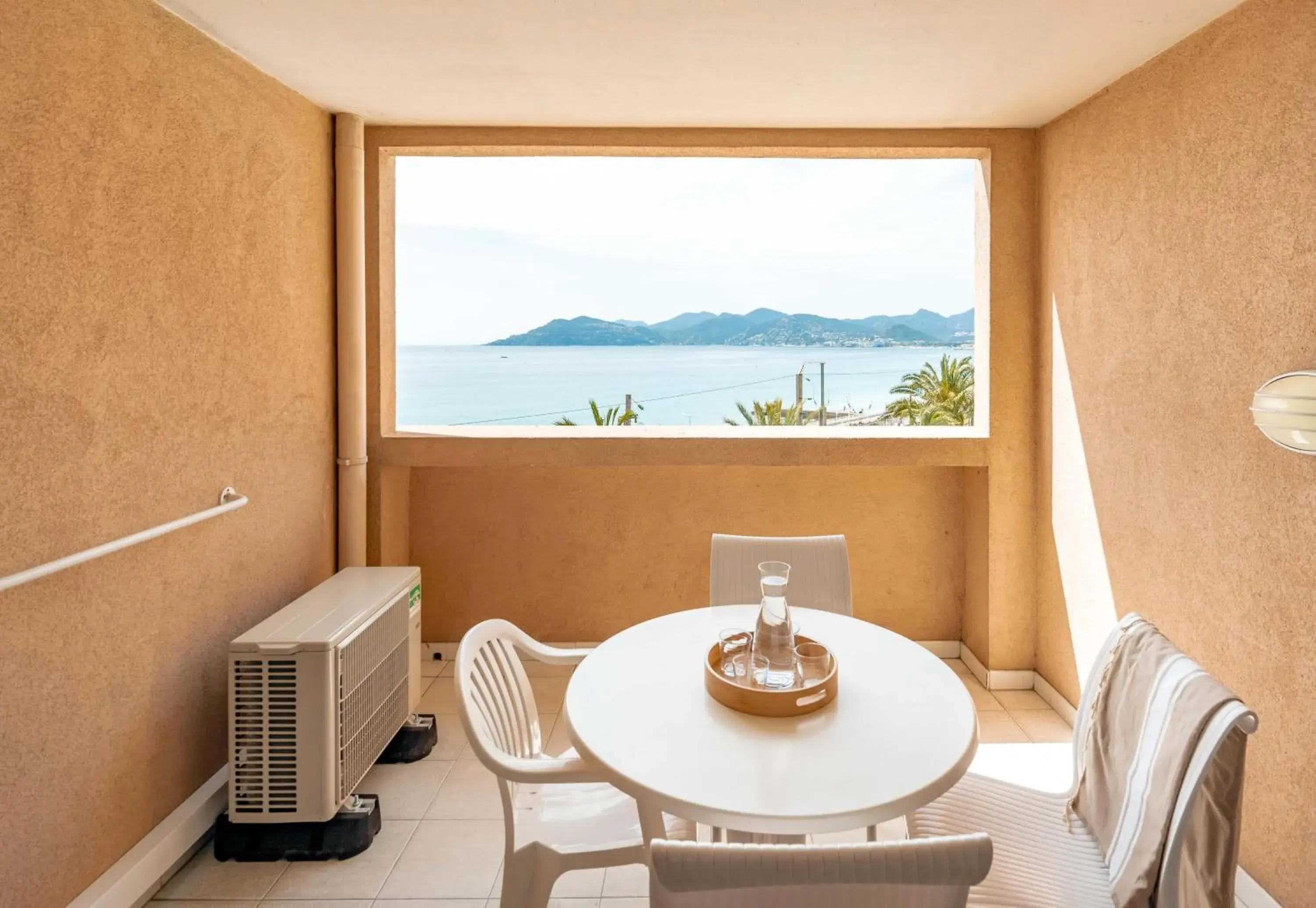 Studio with Sleeping Alcove, Air conditioning and Terrace or Balcony (4 People) - Sea View in Résidence Pierre & Vacances Cannes Verrerie Studio with Sleeping Alcove, Air conditioning and Terrace or Balcony (4 People) - Sea View in Résidence Pierre & Vacances Cannes Verrerie