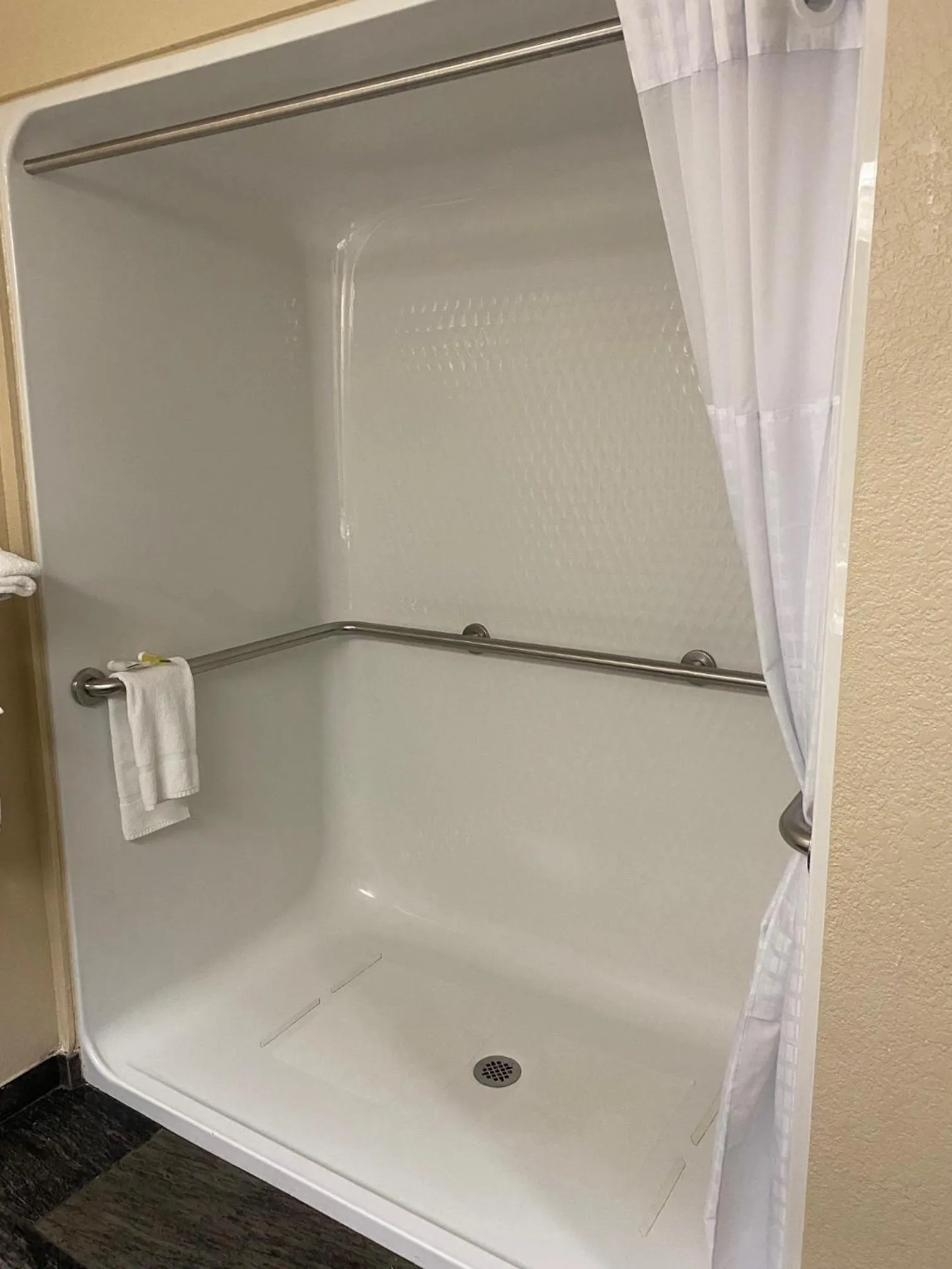 Bathroom in Super 8 by Wyndham New Hampton