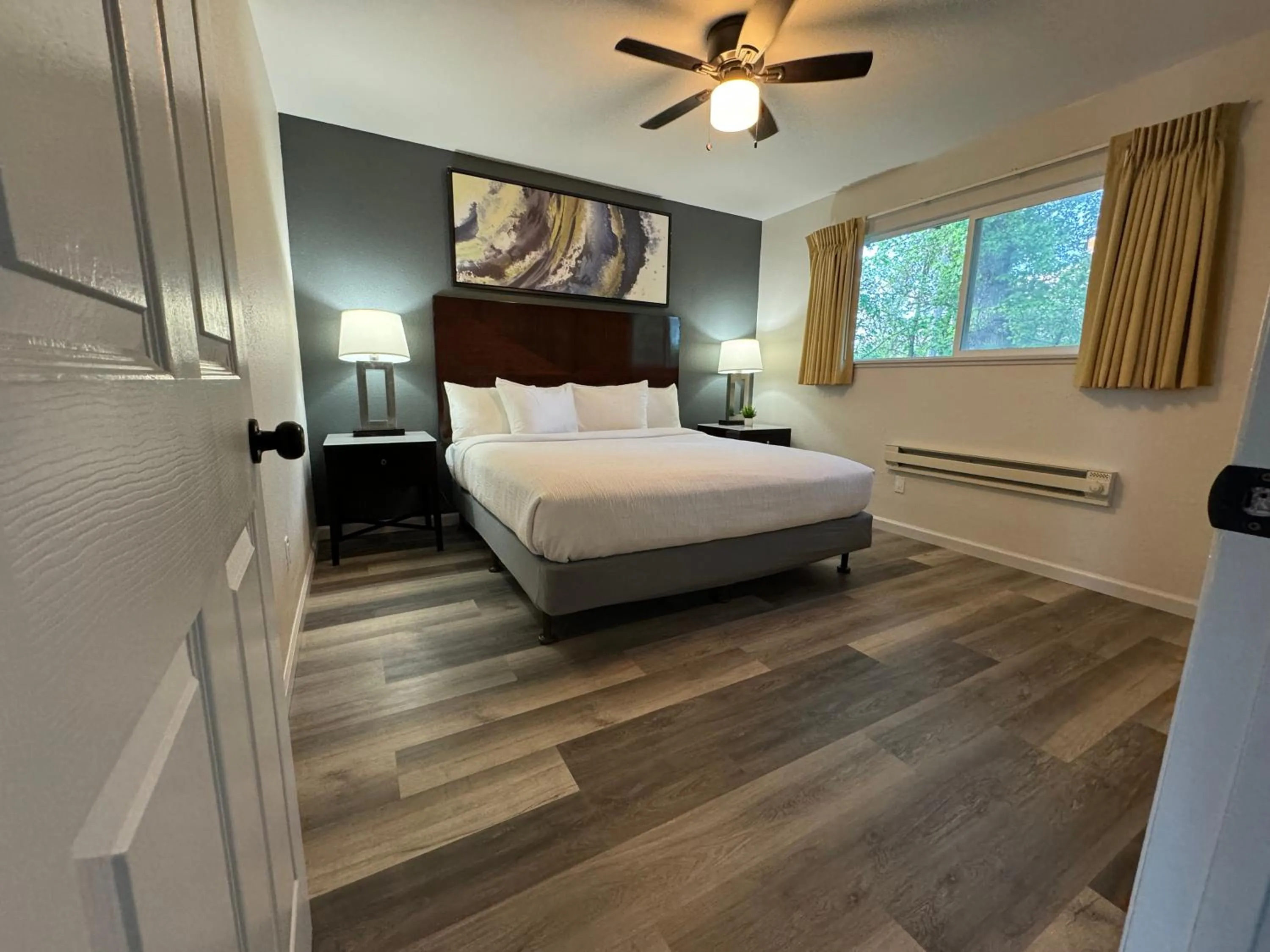 Bed in The Jackson Lodge