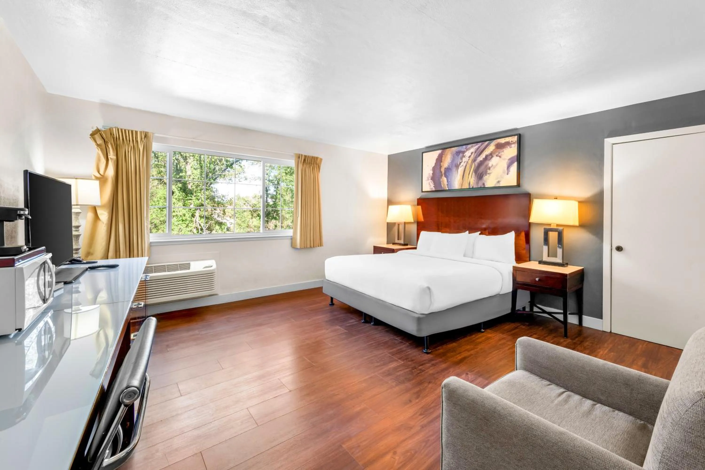 Bed in Quality Inn & Suites