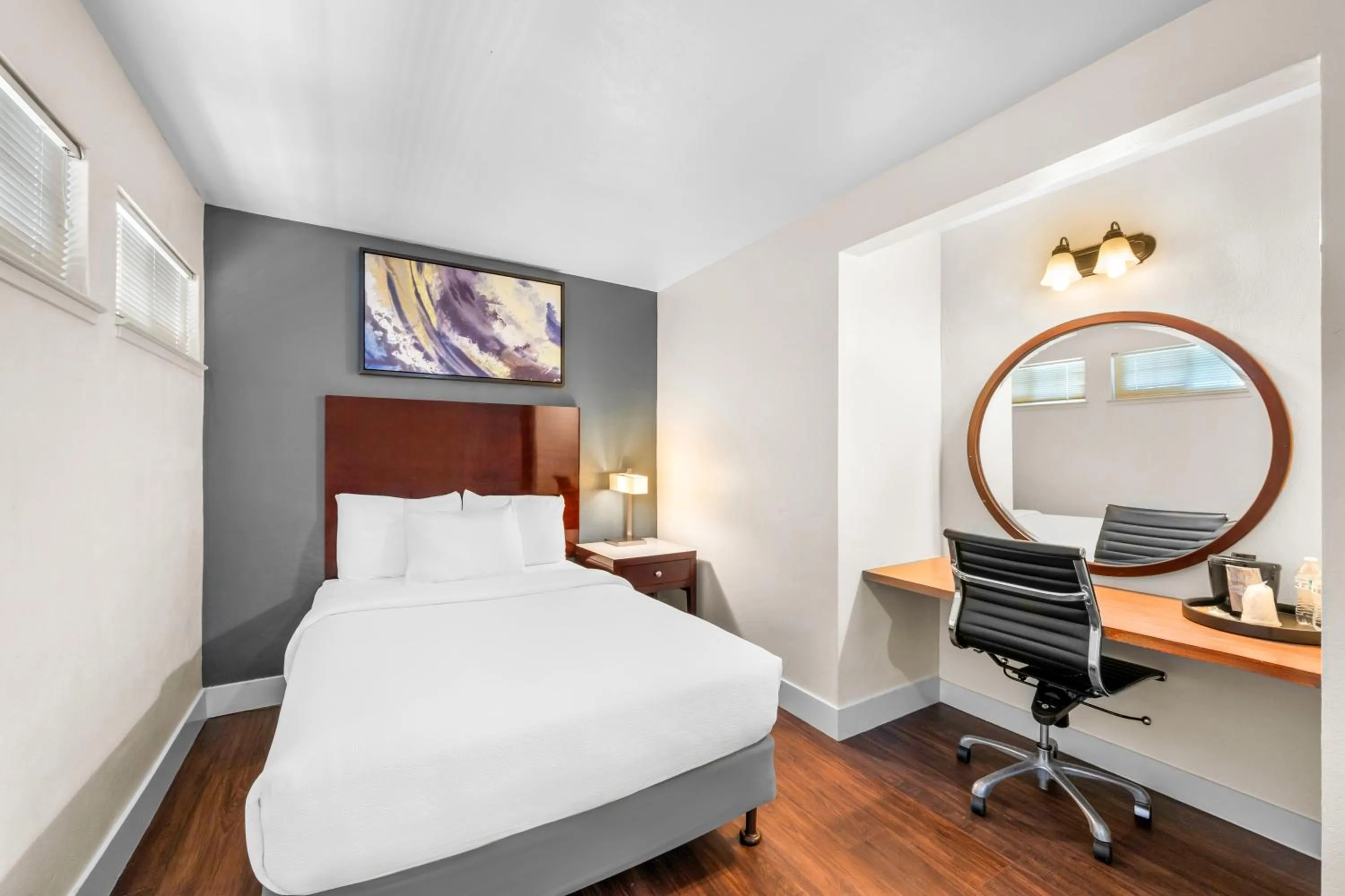 Bed in Quality Inn & Suites