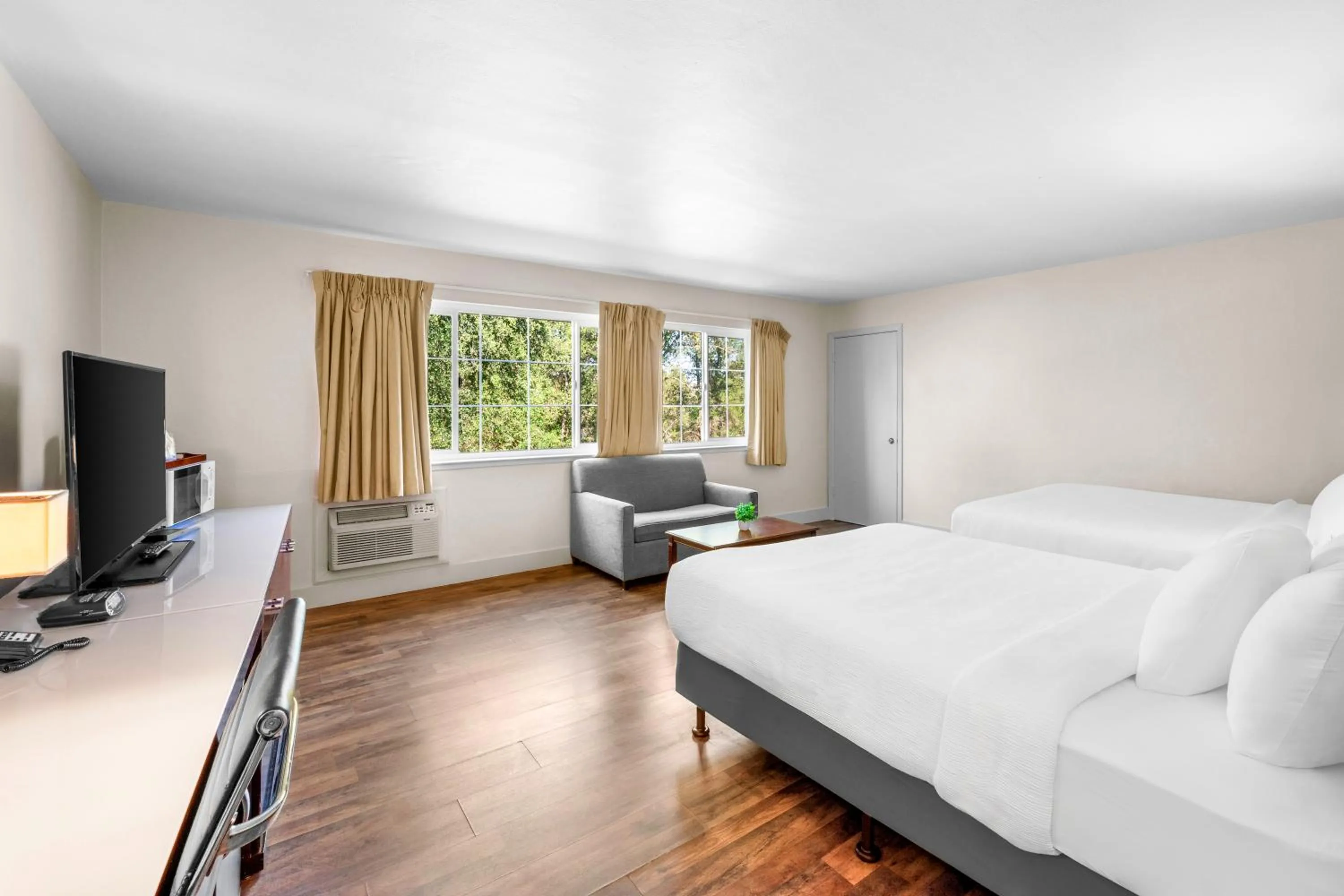 Bed in Quality Inn & Suites