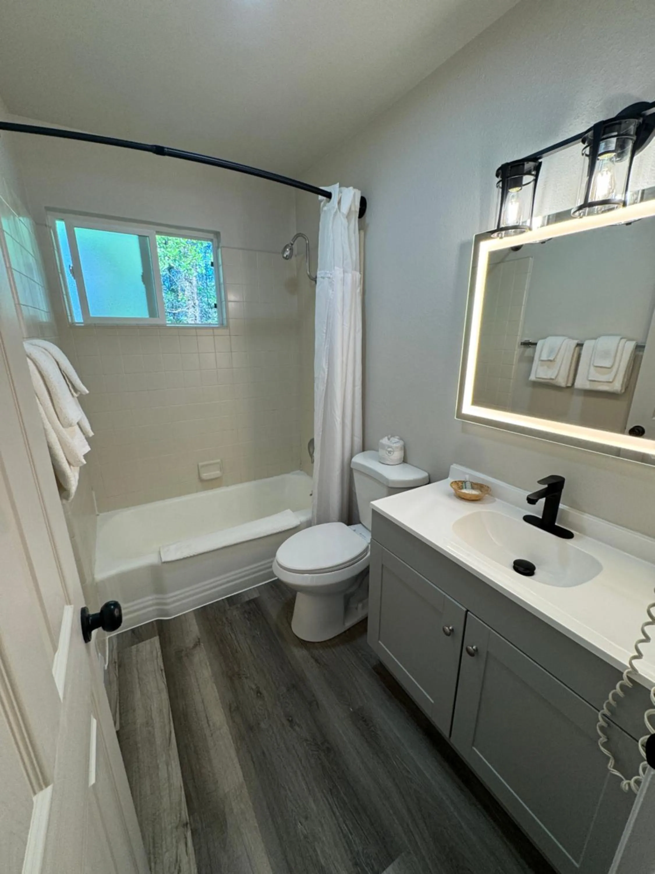 Shower, Bathroom in The Jackson Lodge