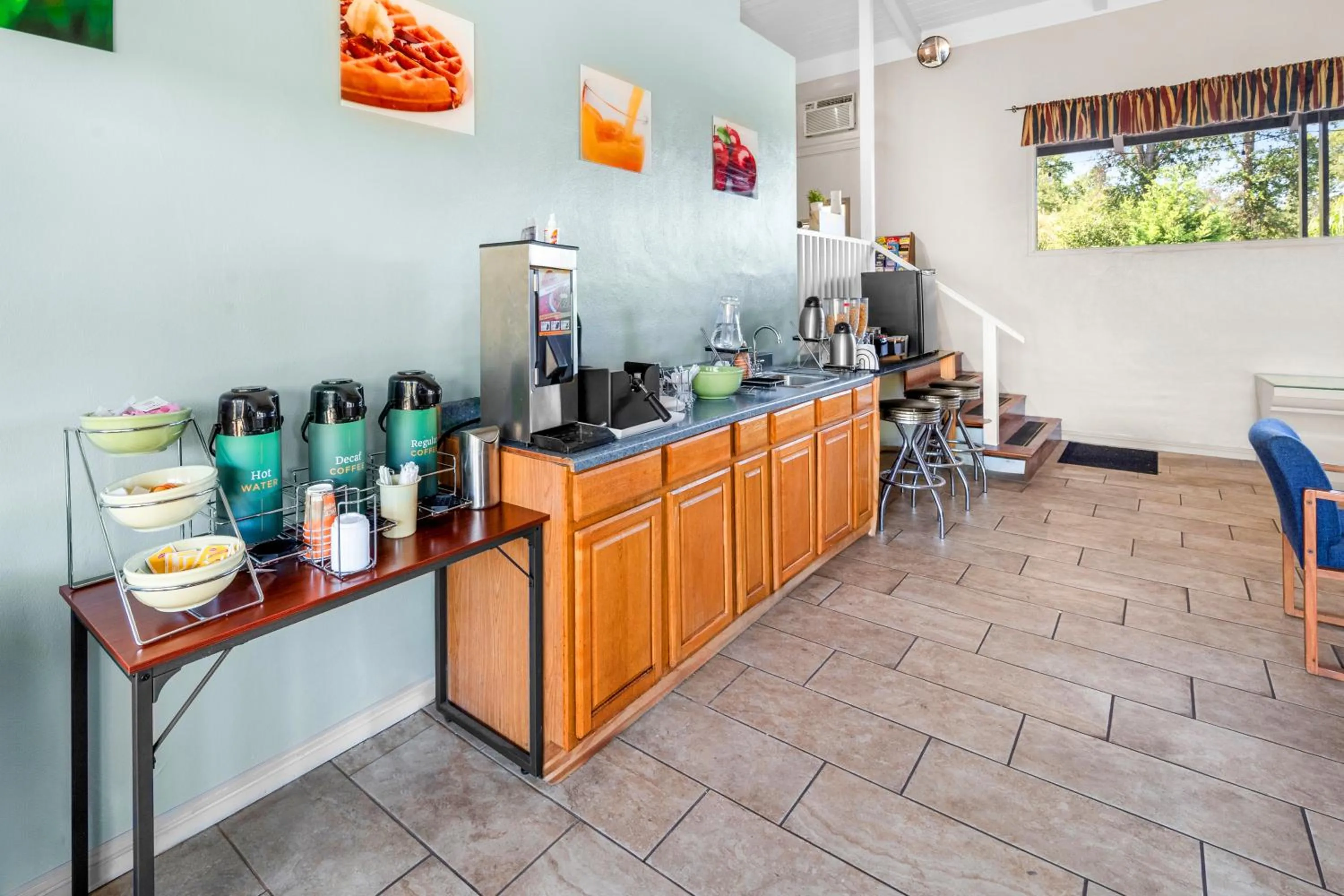 Breakfast in Quality Inn & Suites