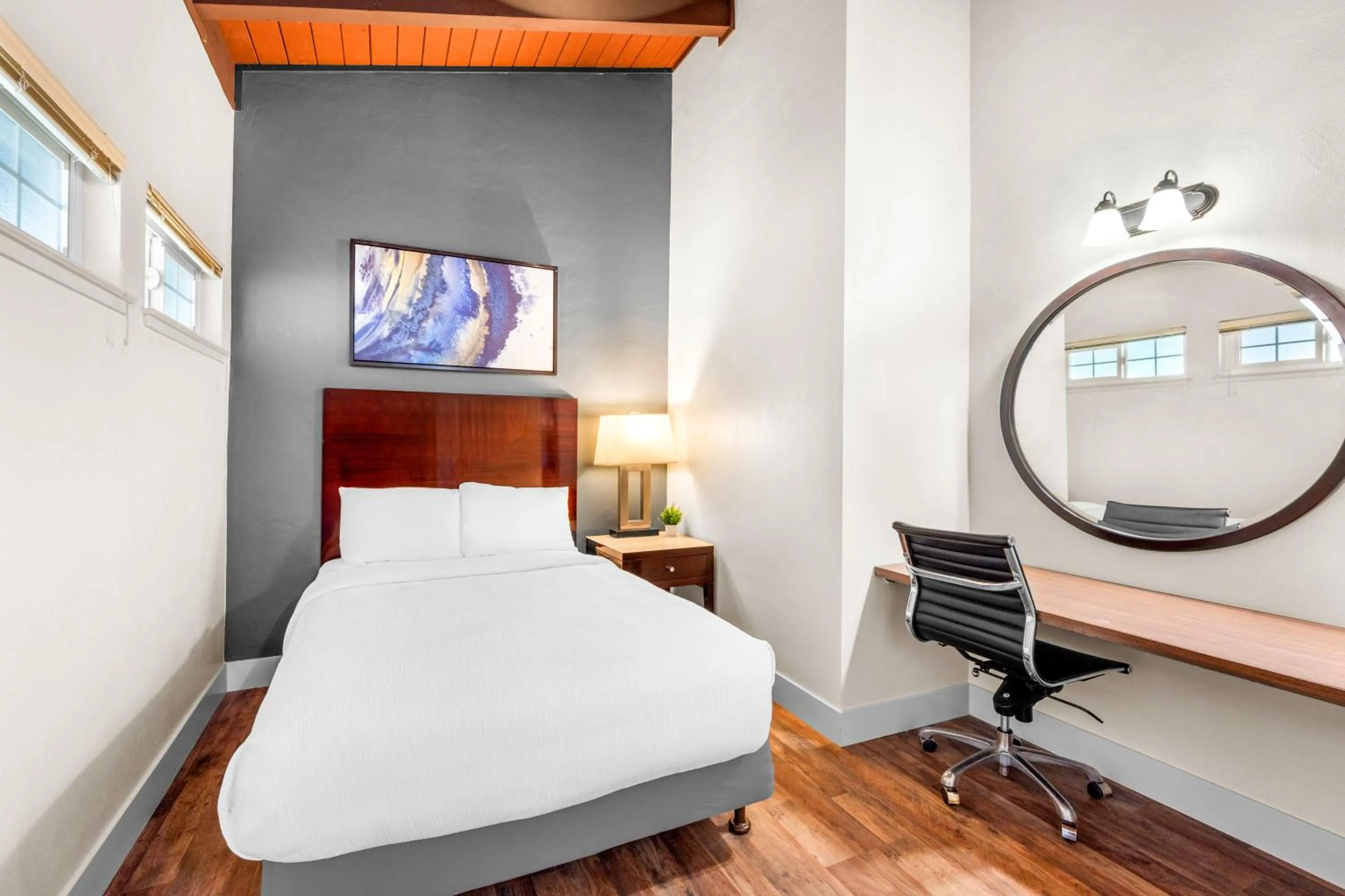 Bed in Quality Inn & Suites