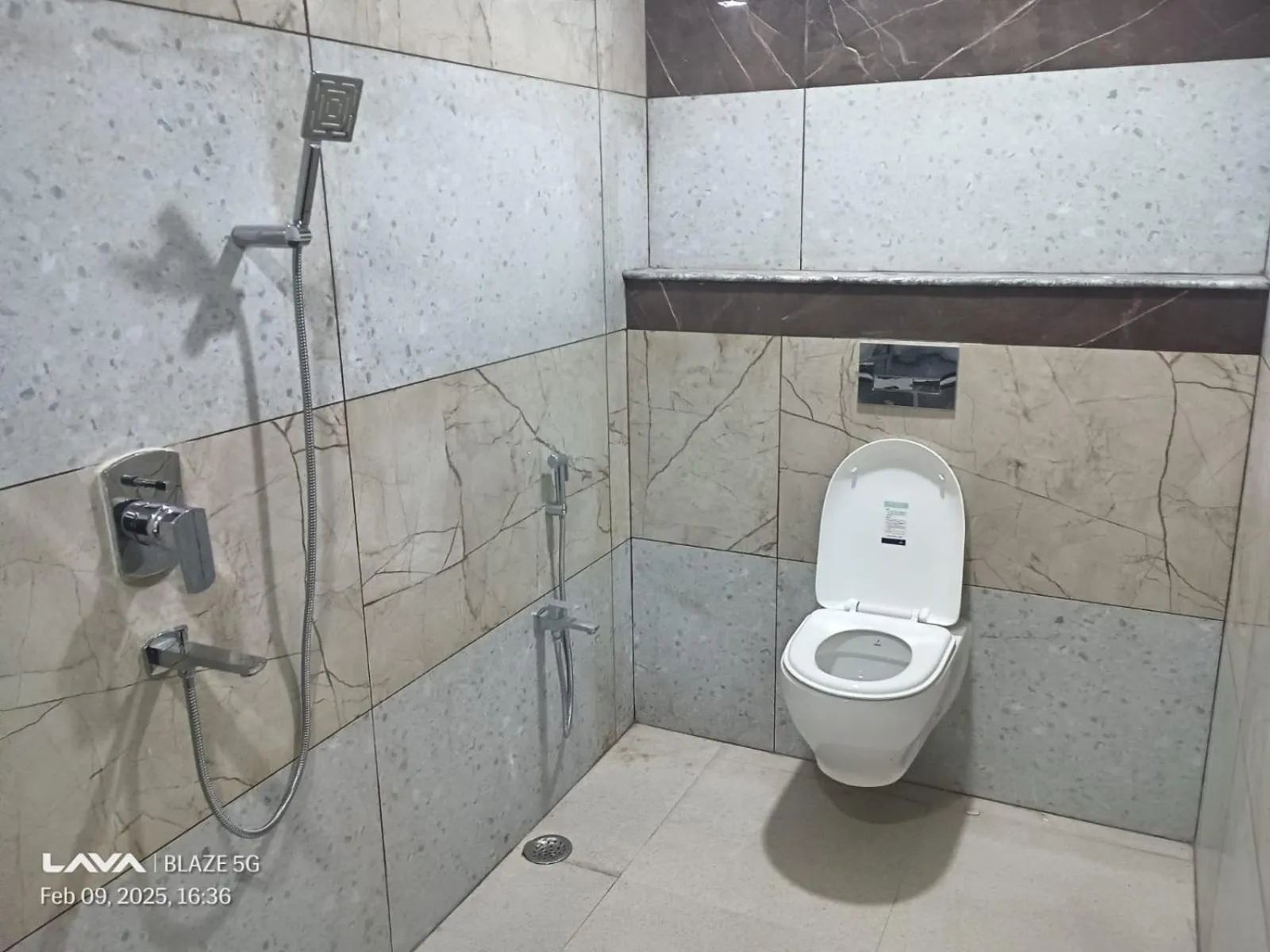 Shower in The Century Plaza Hotel