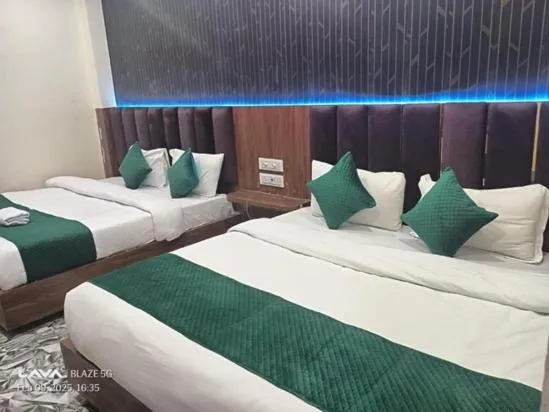 Bedroom, Bed in The Century Plaza Hotel