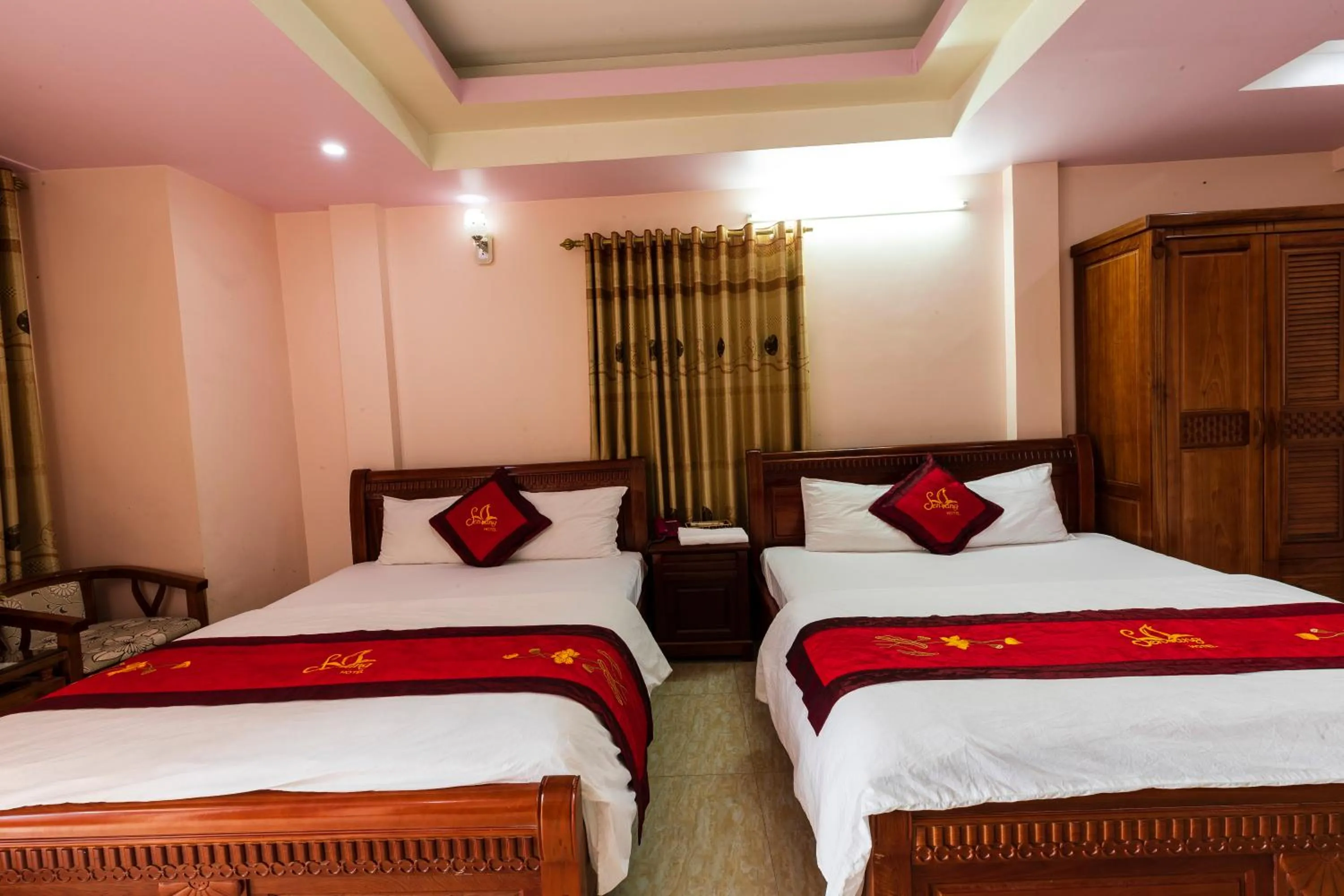 Bed in KHÁCH SẠN SEN VÀNG