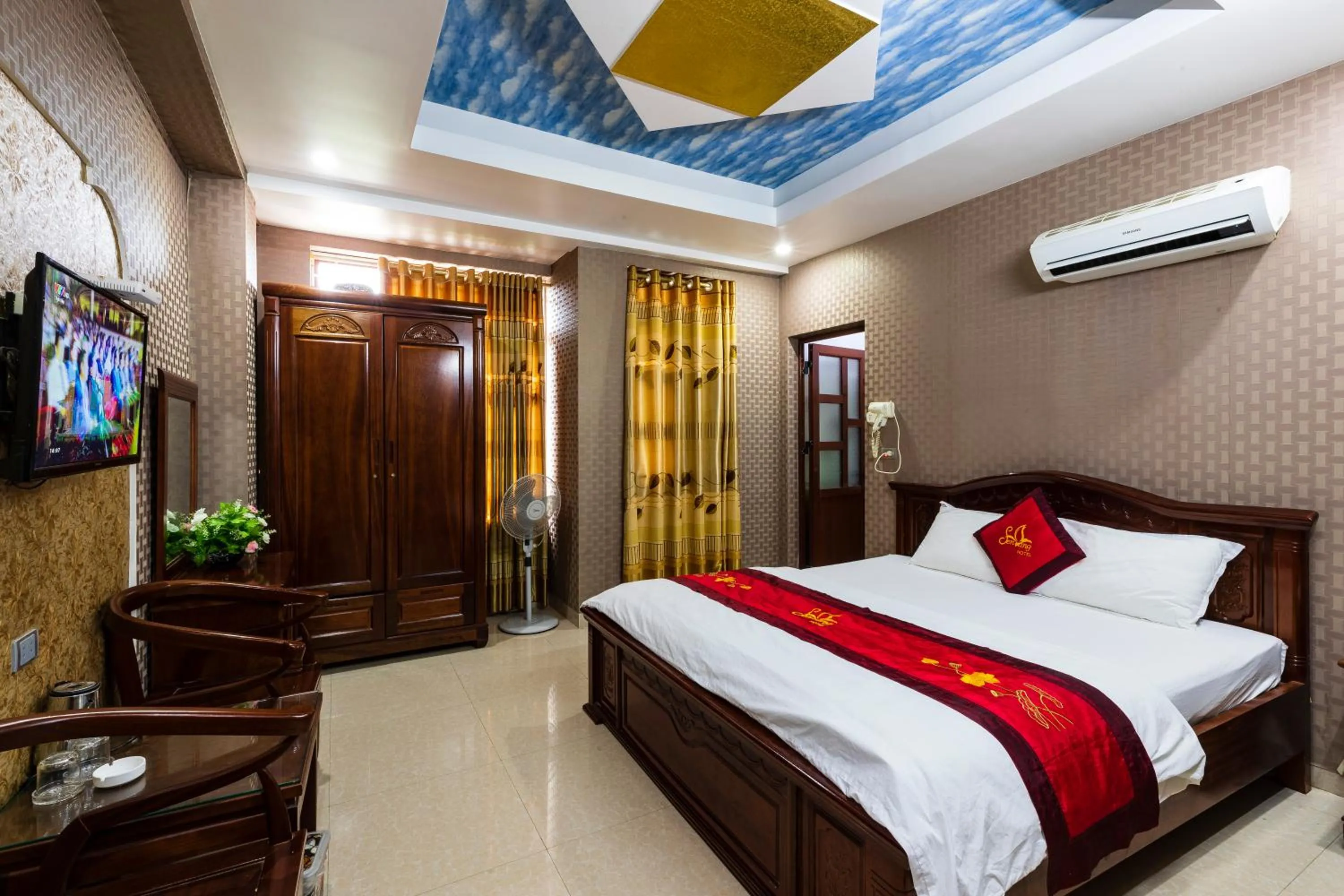 Bed in KHÁCH SẠN SEN VÀNG