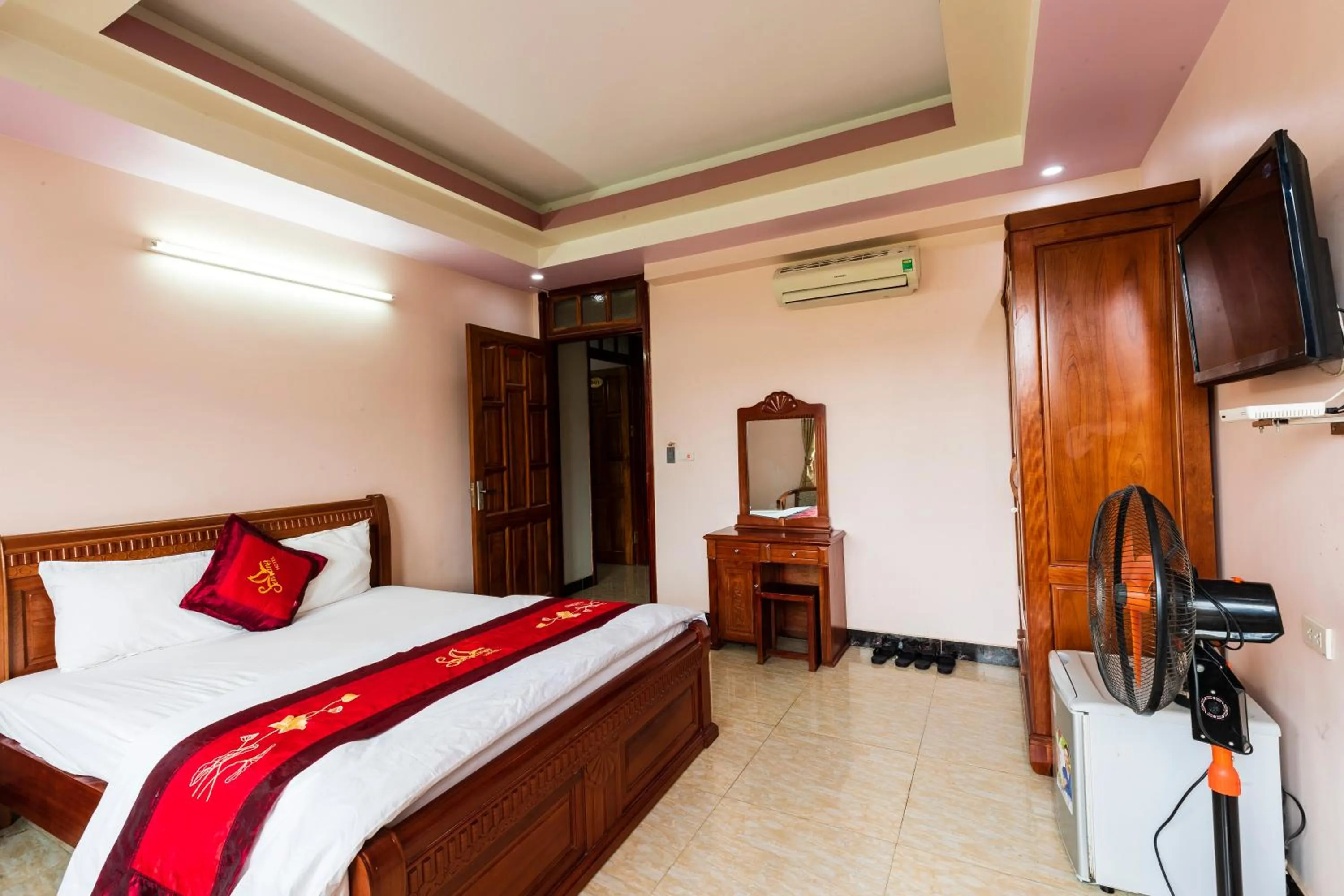 Bed in KHÁCH SẠN SEN VÀNG