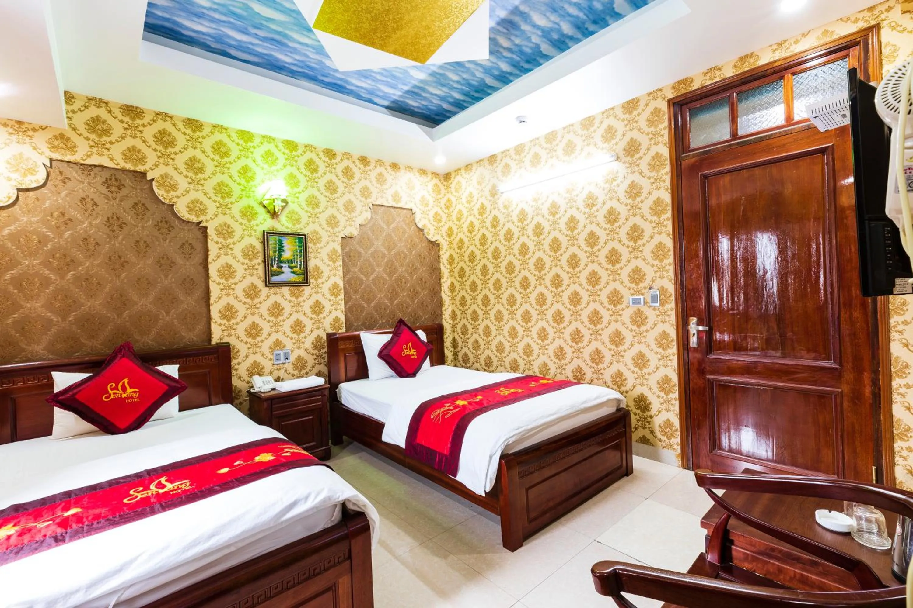 Bed in KHÁCH SẠN SEN VÀNG