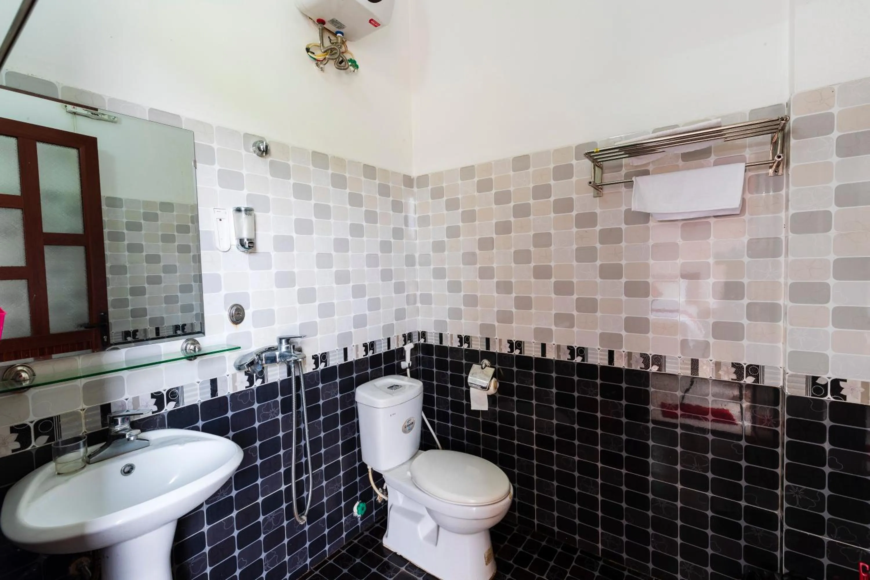 KHÁCH SẠN SEN VÀNG