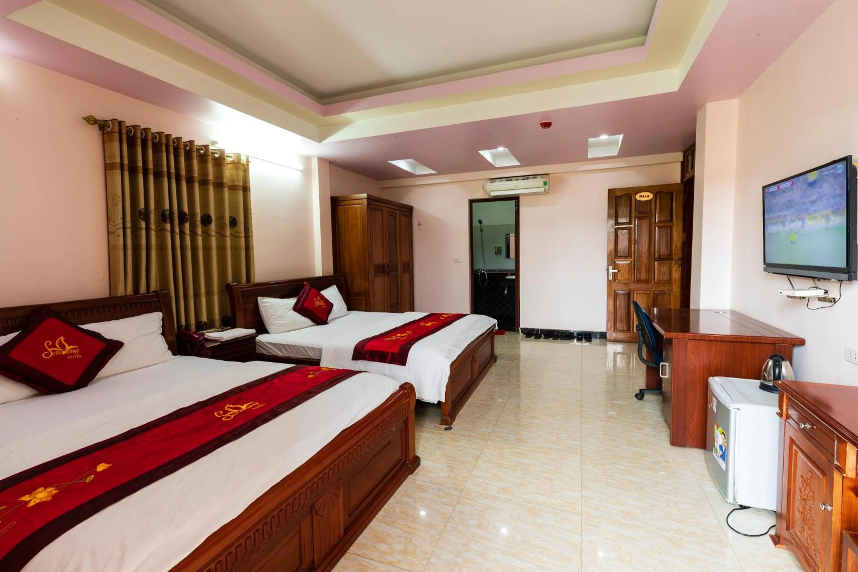 Bed in KHÁCH SẠN SEN VÀNG