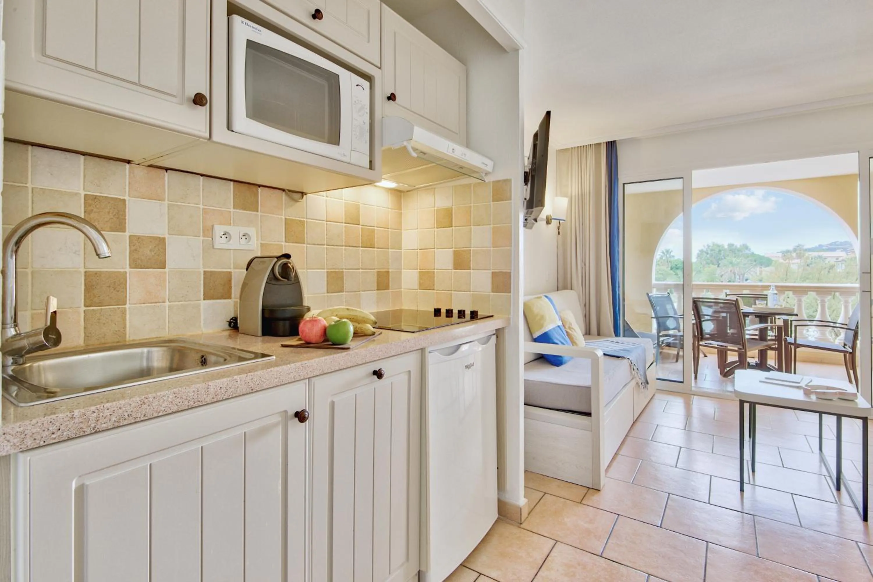 Coffee/tea facilities in Résidence Pierre & Vacances Premium Les Calanques des Issambres