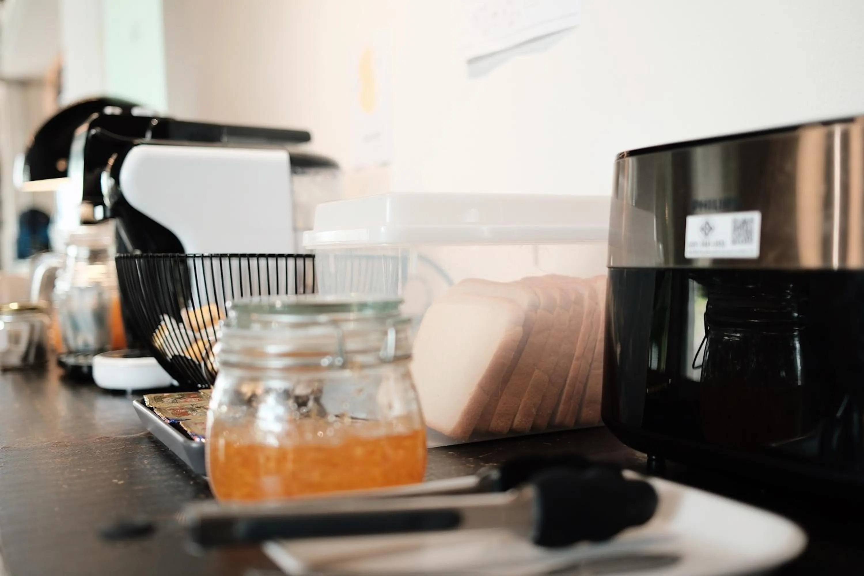Coffee/tea facilities in Wonderwall Hotel