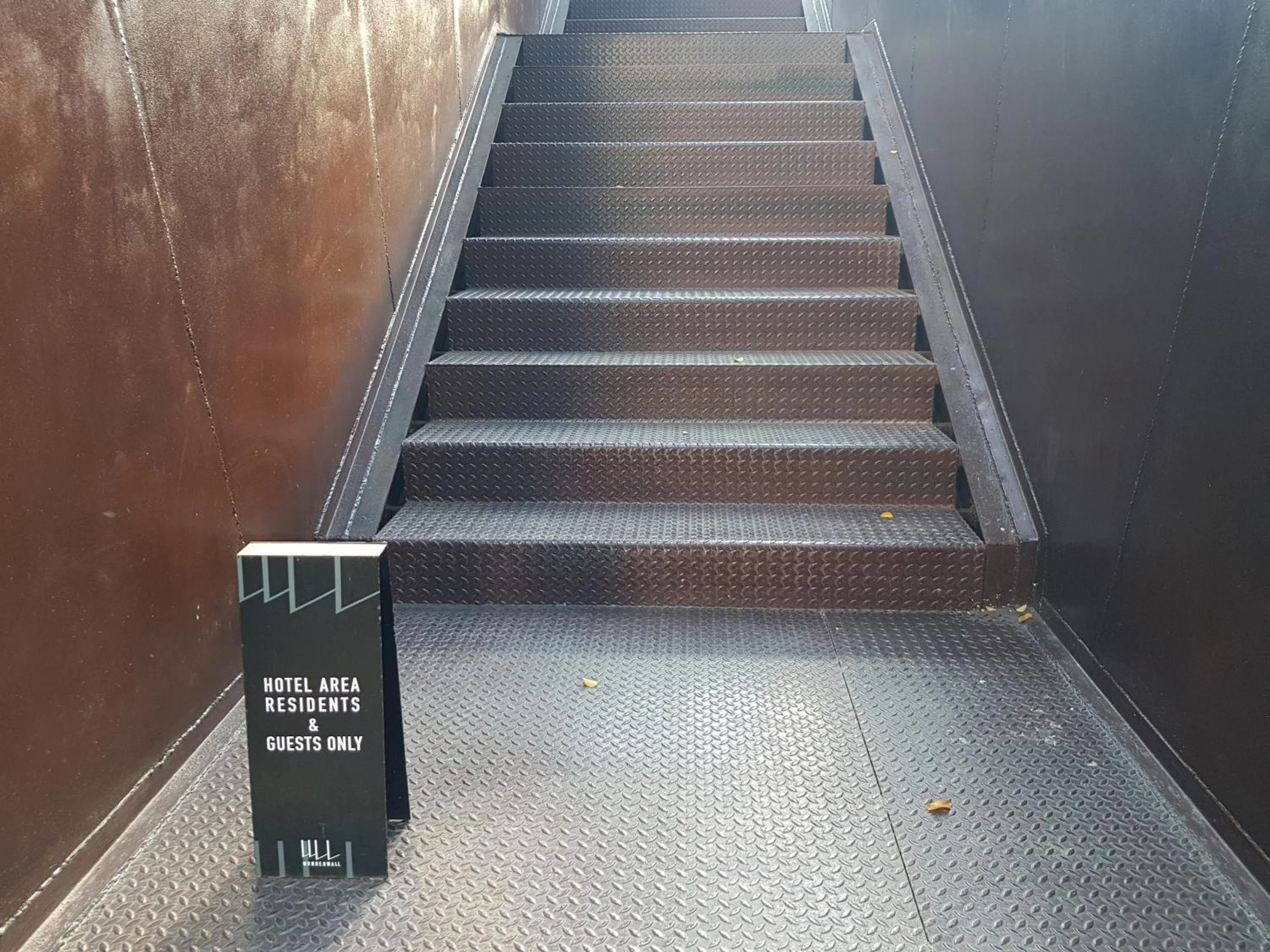 Facade/entrance in Wonderwall Hotel