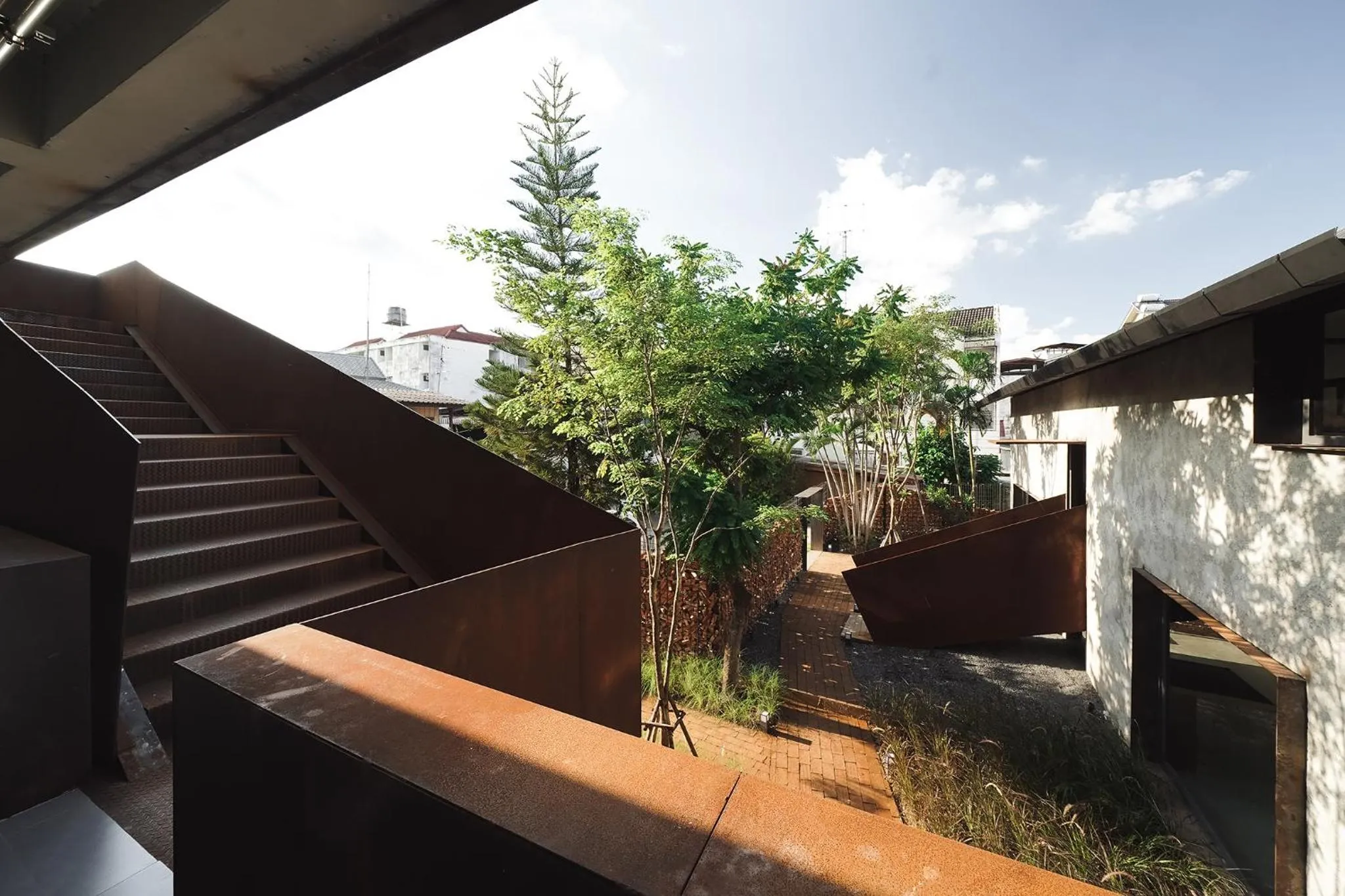 Facade/entrance in Wonderwall Hotel