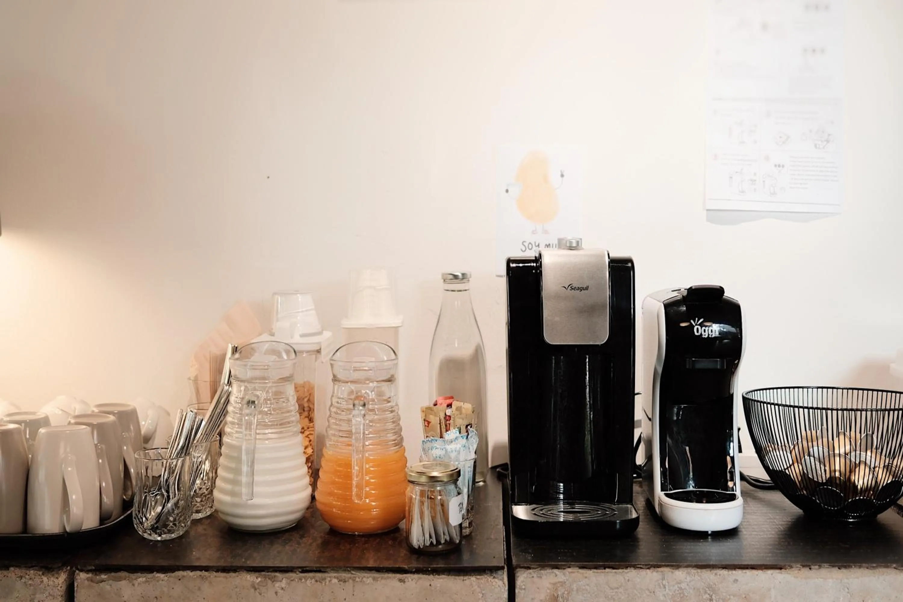 Food and drinks in Wonderwall Hotel