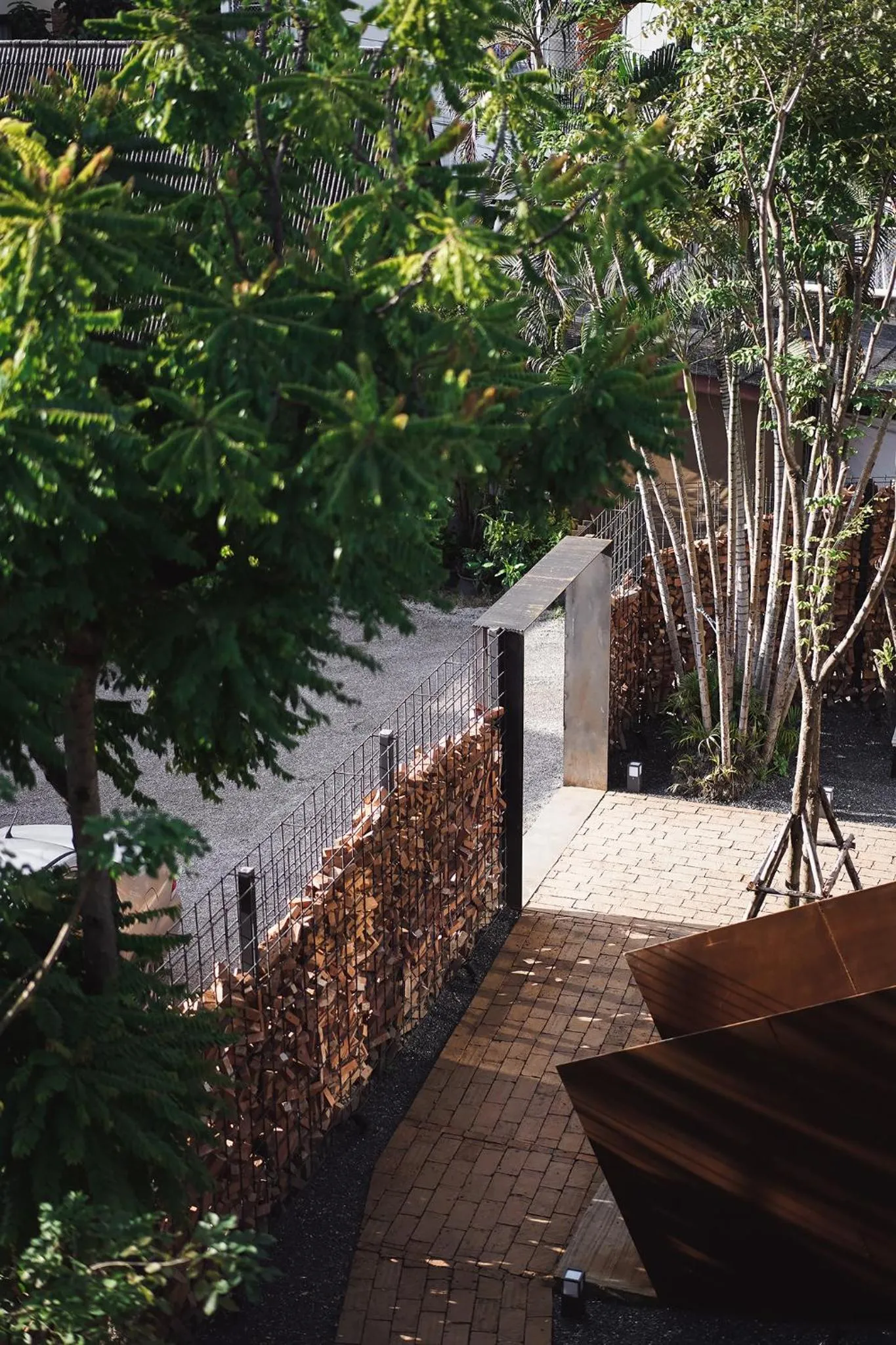 Facade/entrance in Wonderwall Hotel