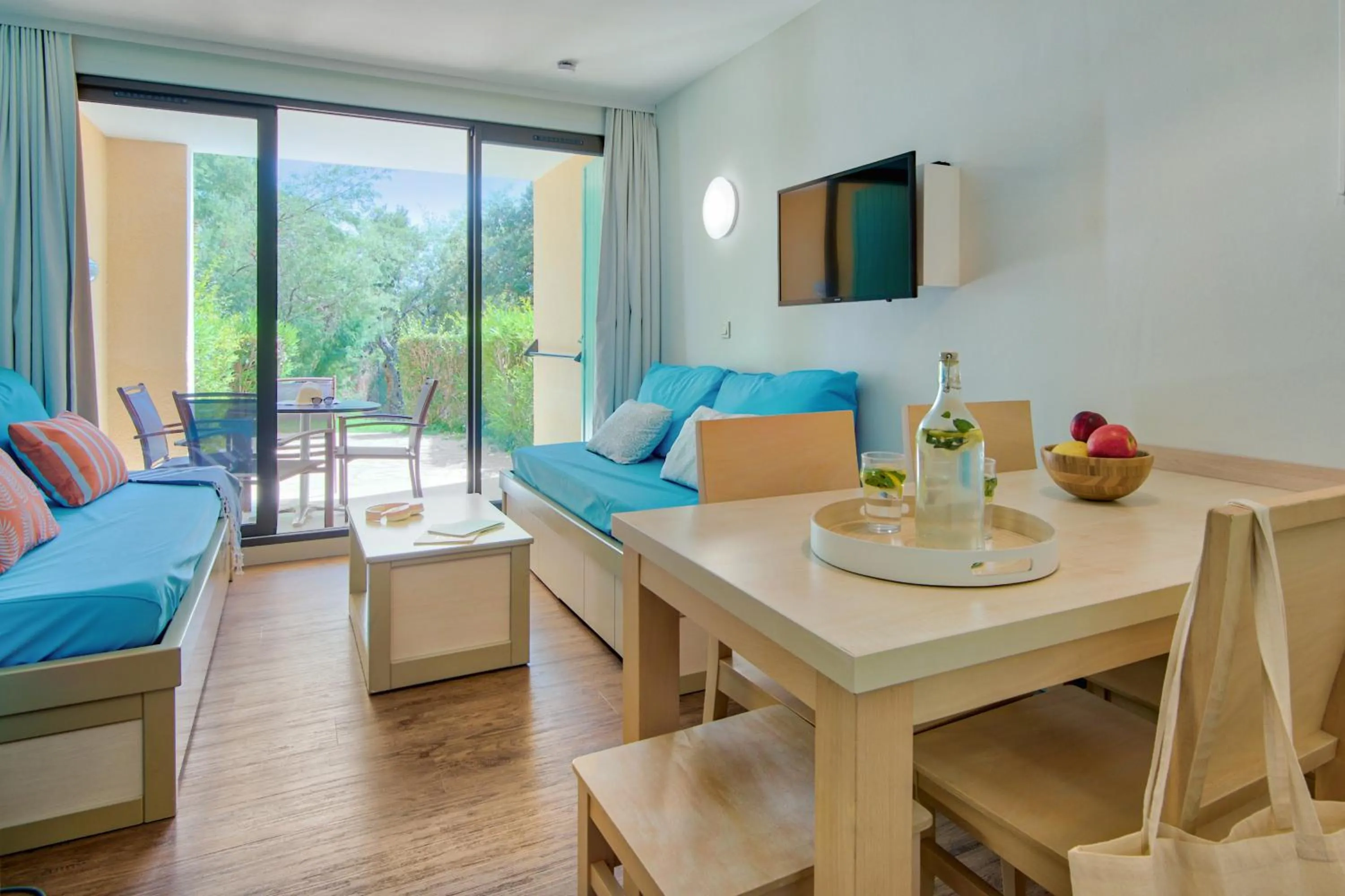 Studio with Sleeping Alcove and Terrace or Balcony (4 People) in Résidence Pierre & Vacances Les Parcs de Grimaud